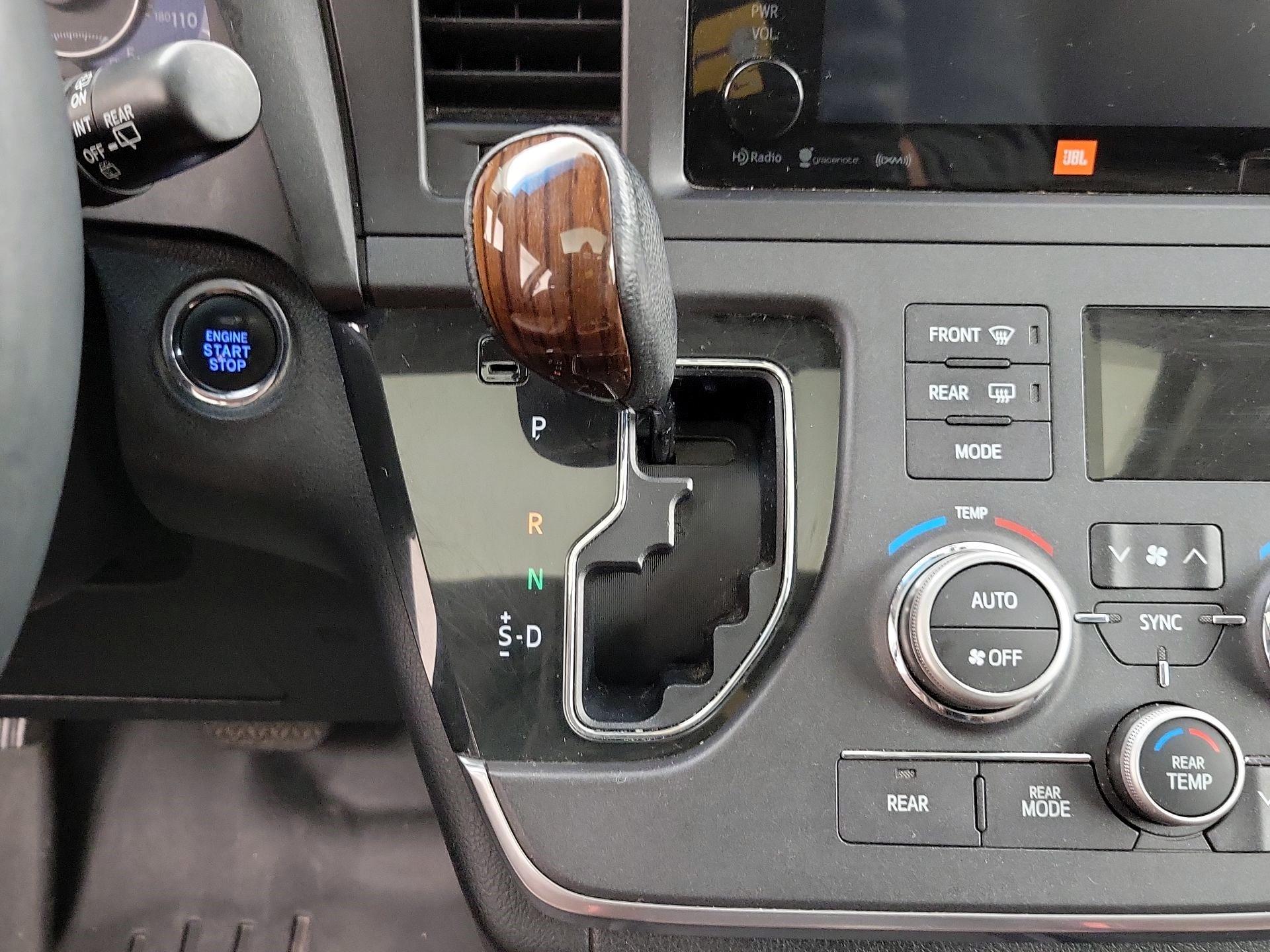 Thumbnail: 2016 Toyota Sienna - 17