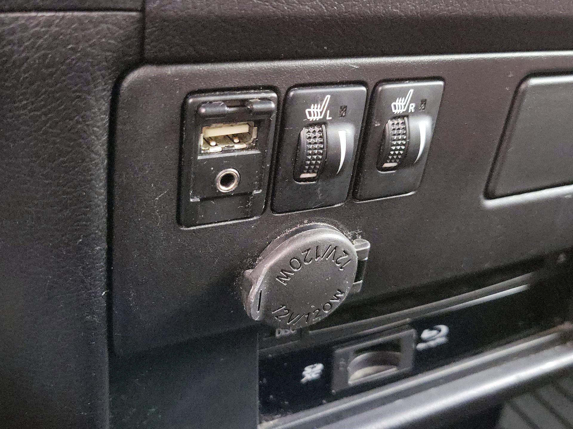 Thumbnail: 2016 Toyota Sienna - 18