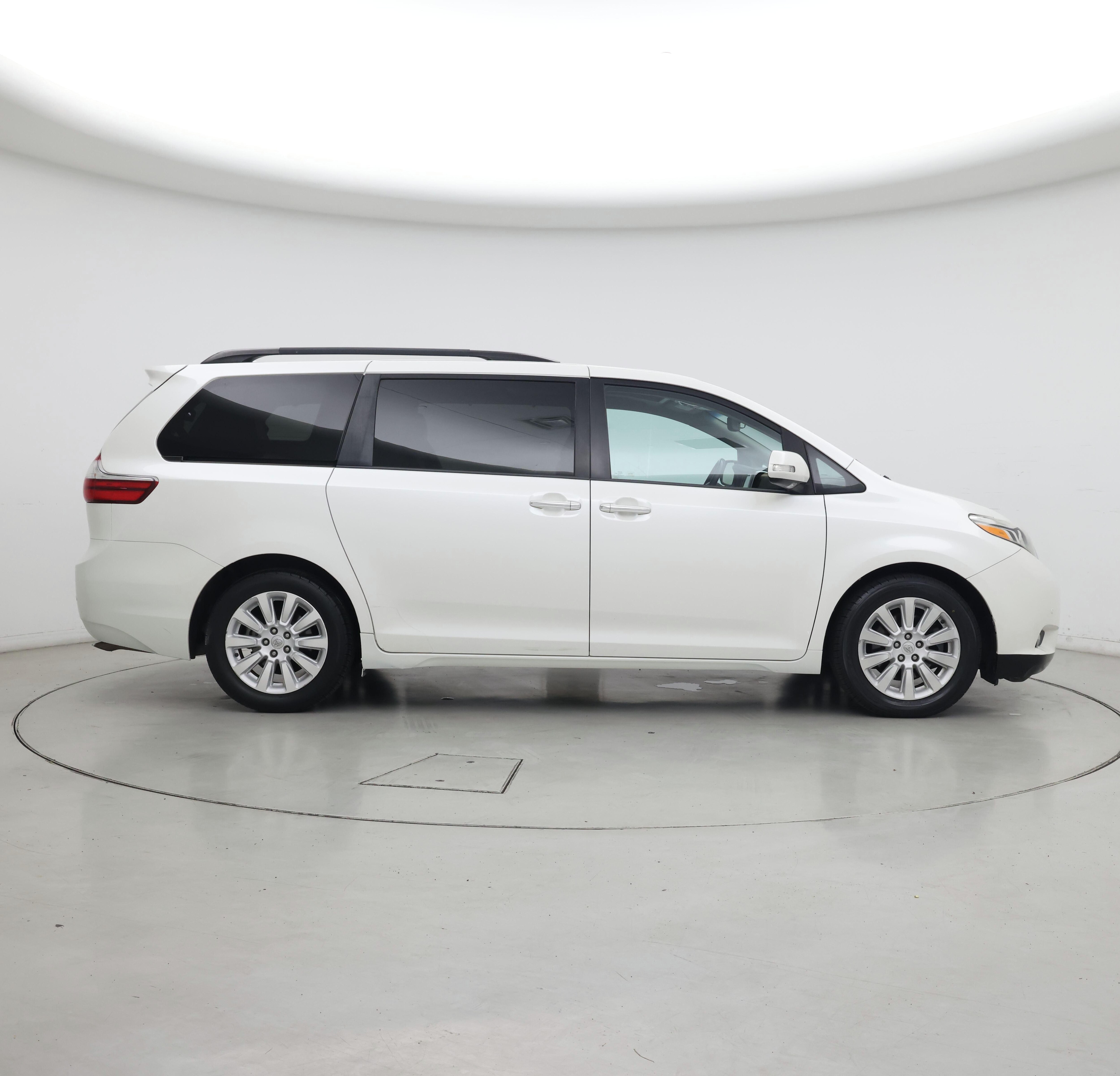 Thumbnail: 2016 Toyota Sienna - 7