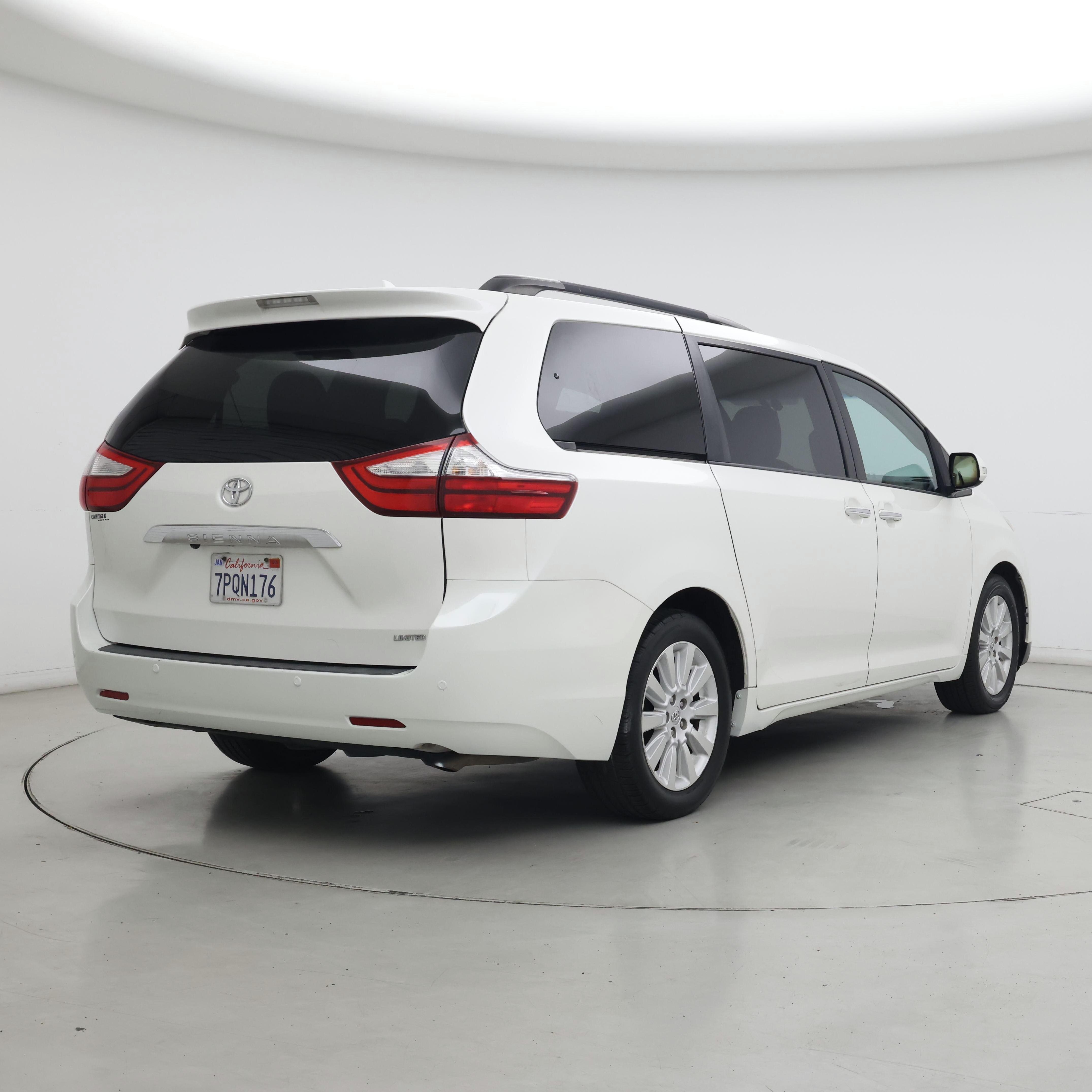 Thumbnail: 2016 Toyota Sienna - 8
