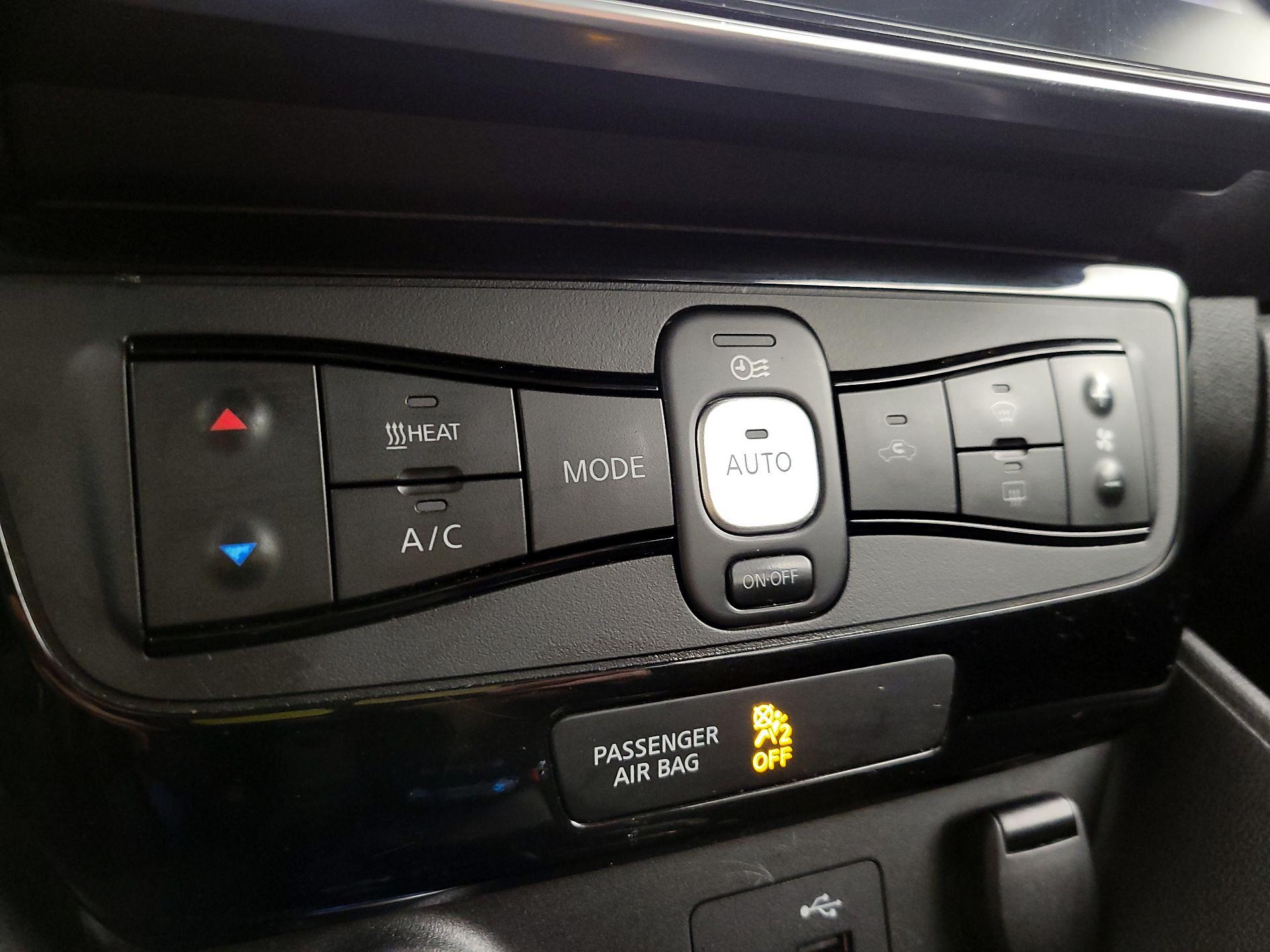 Thumbnail: 2019 Nissan Leaf - 17