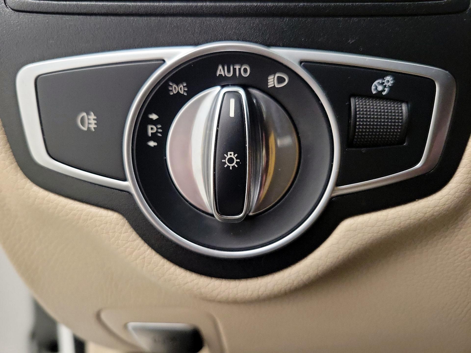 Thumbnail: 2018 Mercedes-Benz C-Class - 13