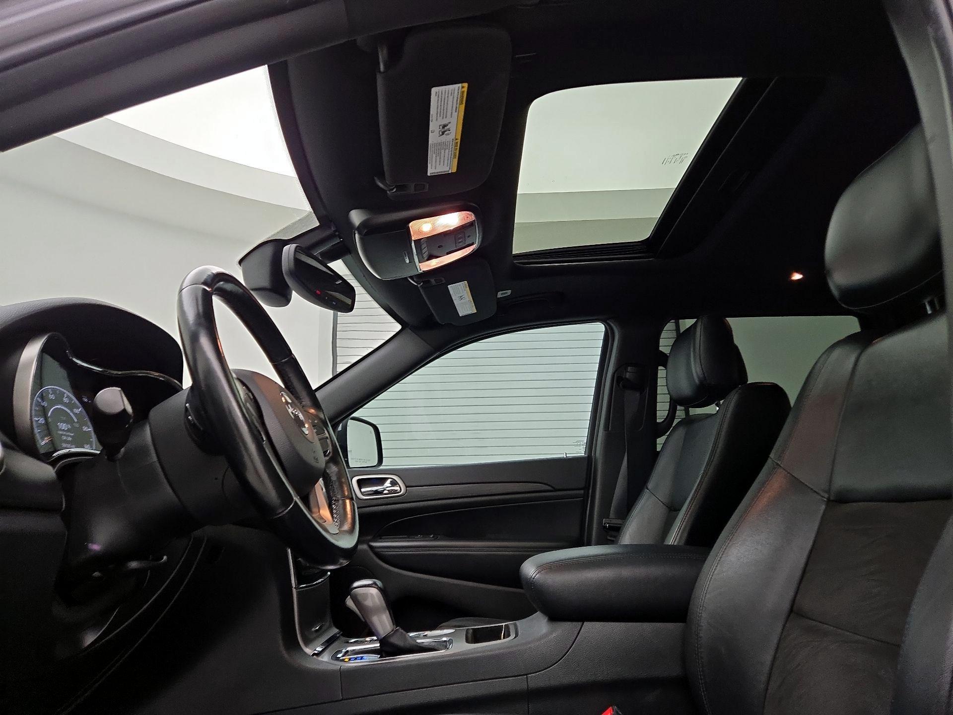 Thumbnail: 2020 Jeep Grand Cherokee - 20