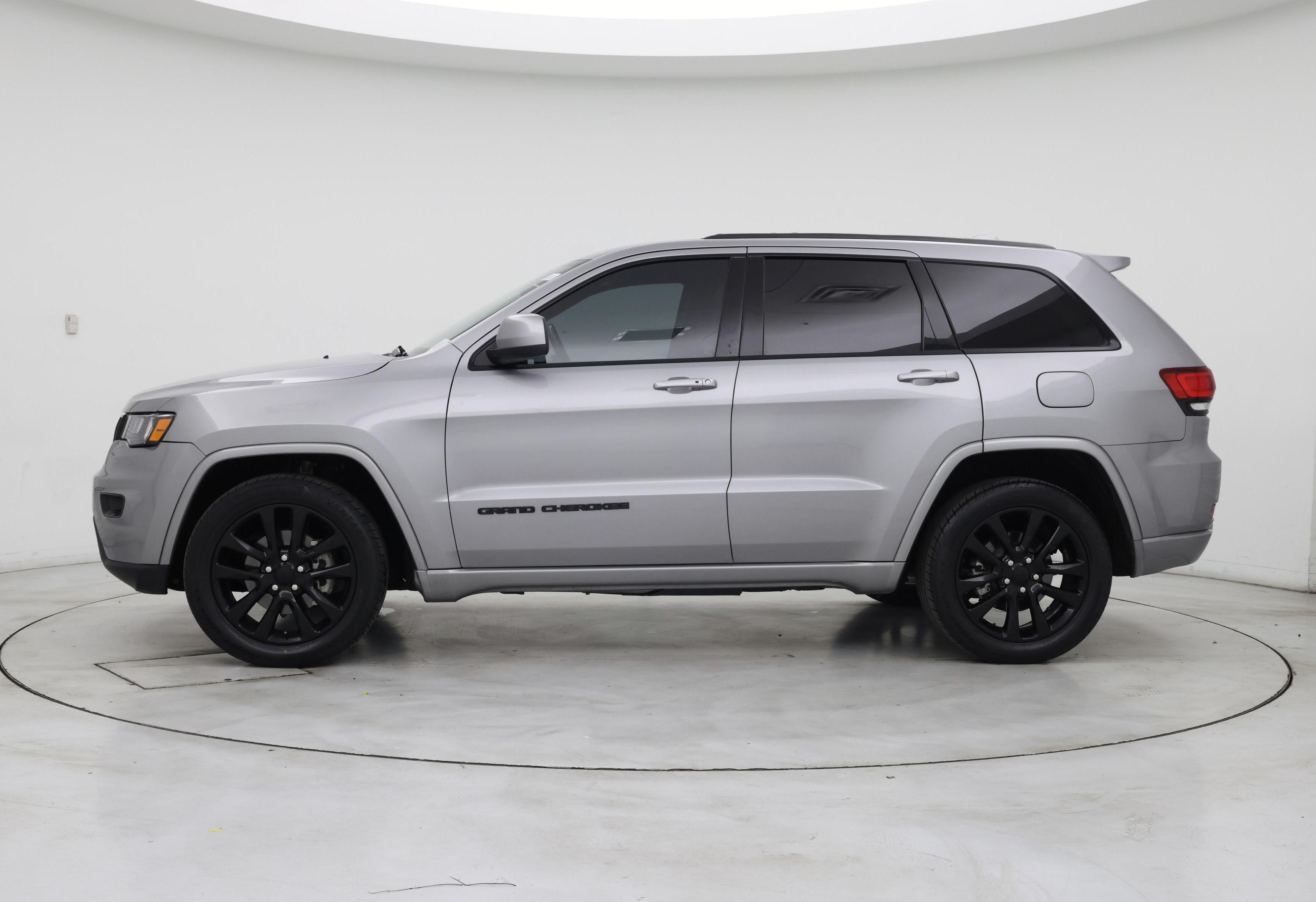 Thumbnail: 2020 Jeep Grand Cherokee - 3