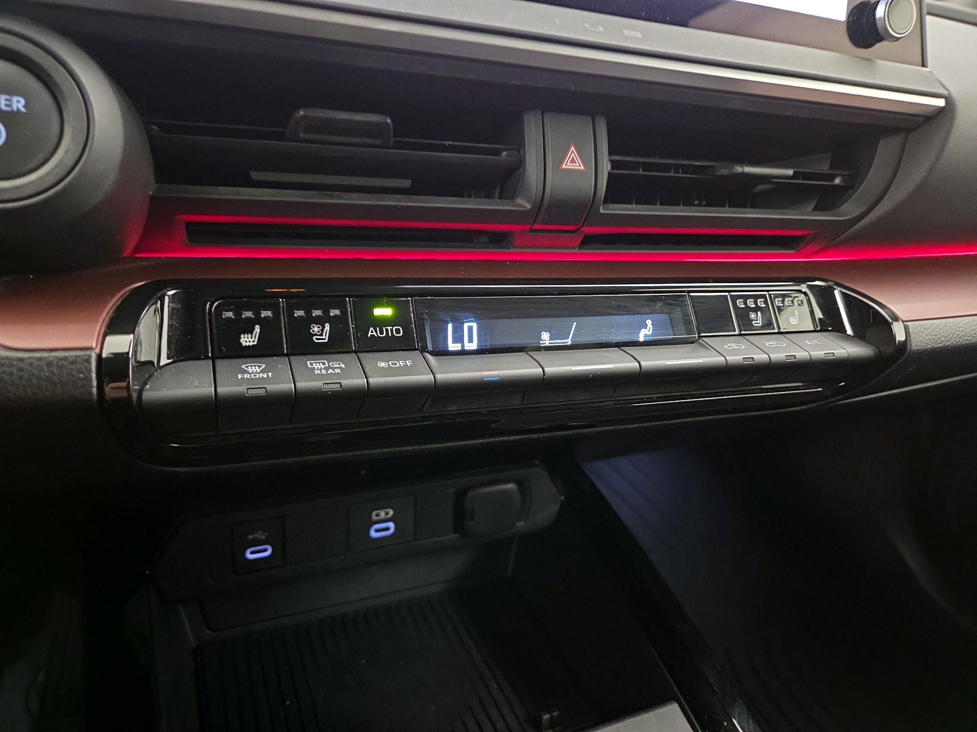 Thumbnail: 2024 Toyota Prius Prime - 16