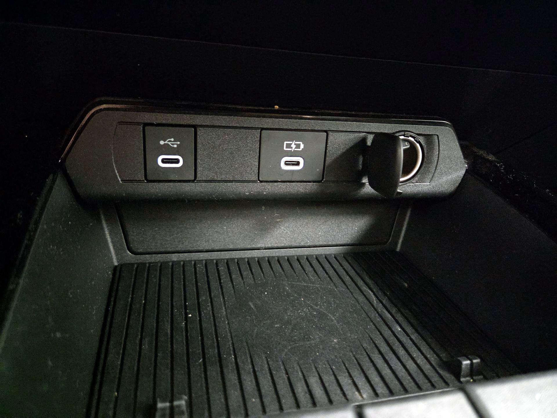 Thumbnail: 2024 Toyota Prius Prime - 18