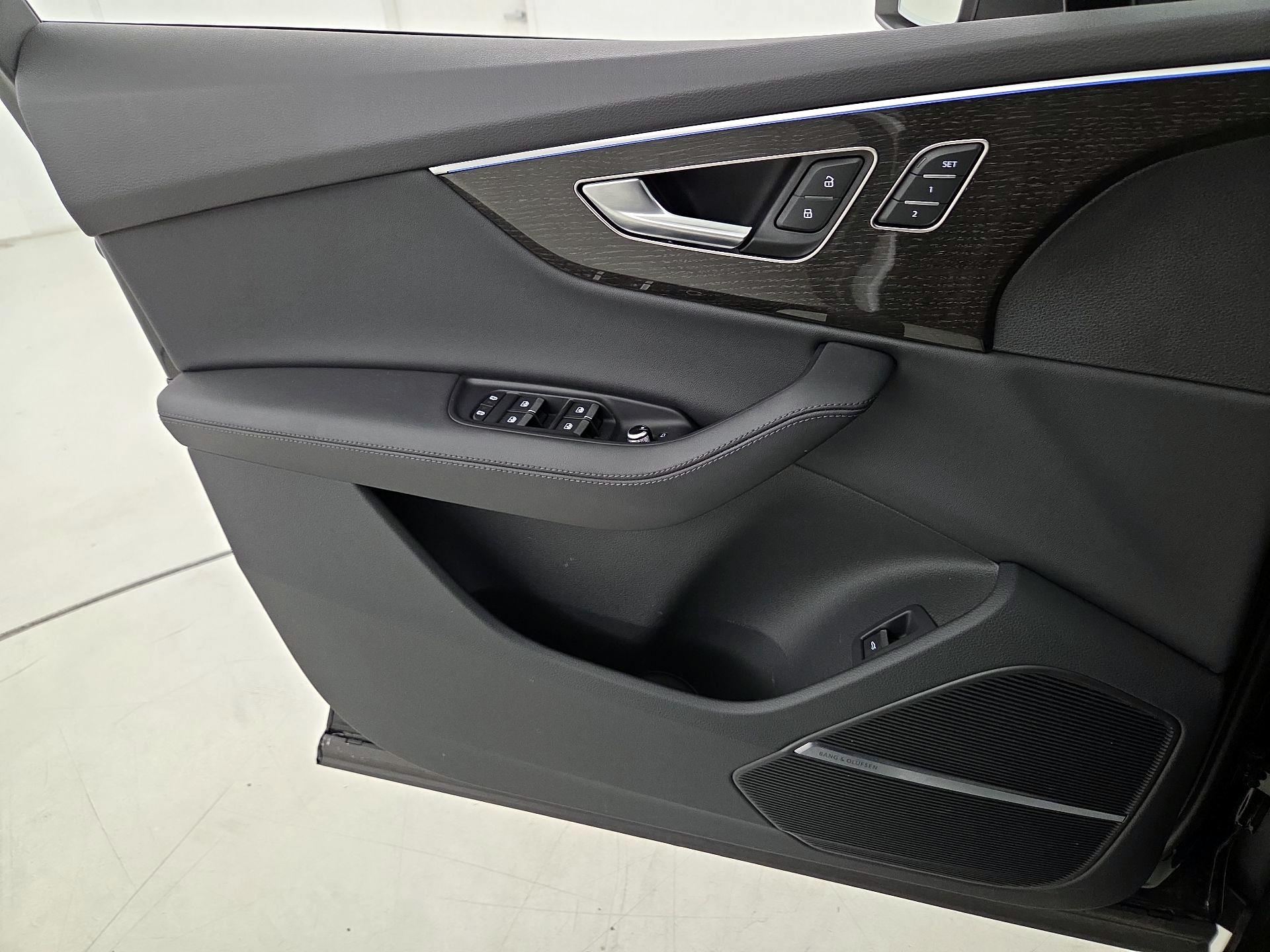 Thumbnail: 2024 Audi Q7 - 12