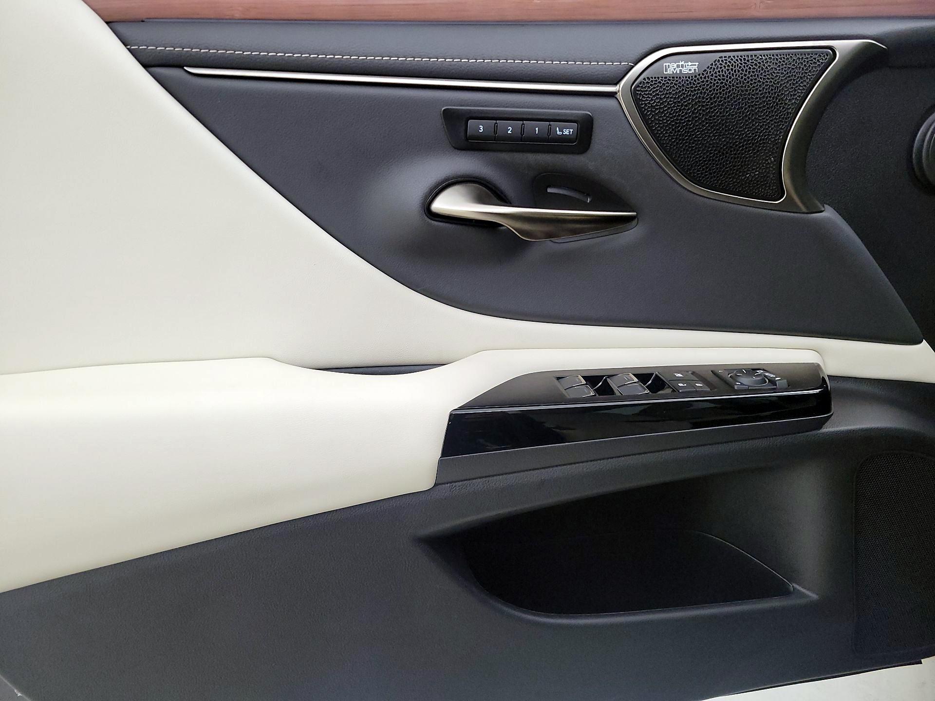 Thumbnail: 2025 Lexus ES - 12