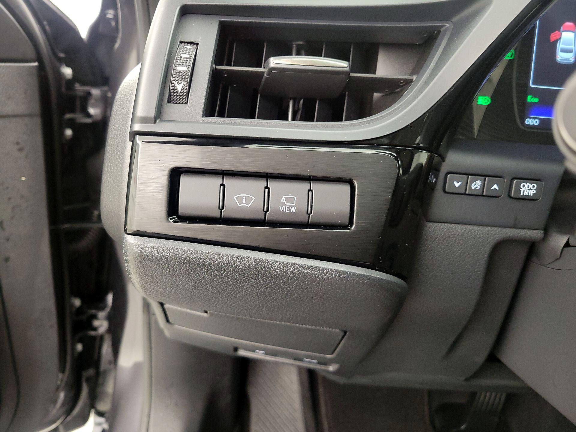 Thumbnail: 2025 Lexus ES - 13