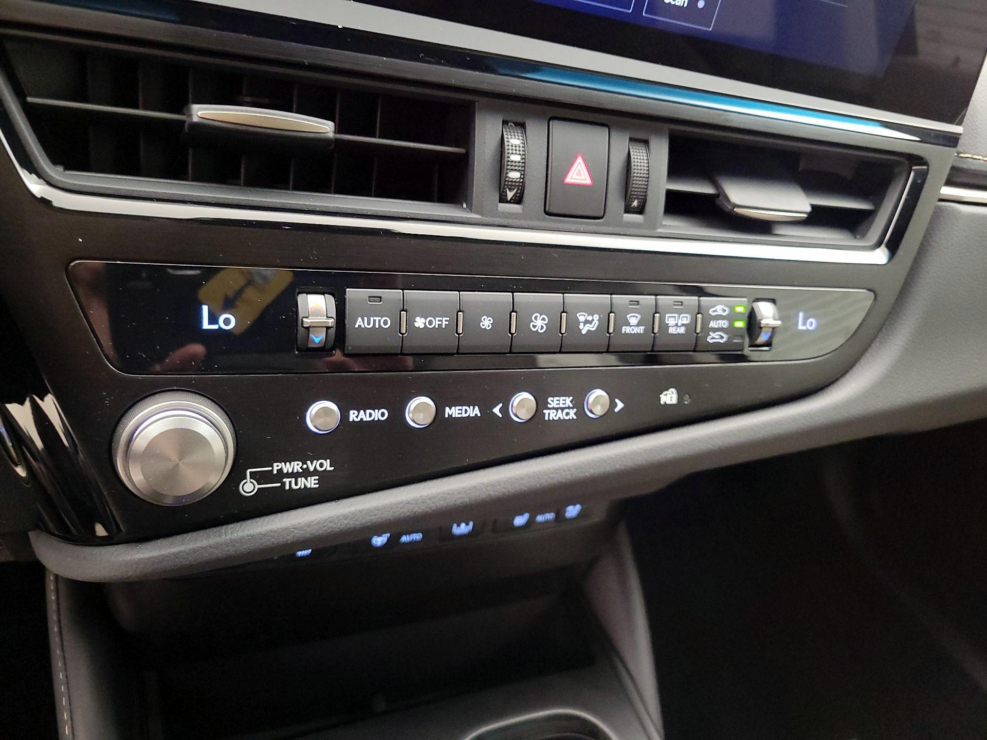 Thumbnail: 2025 Lexus ES - 16