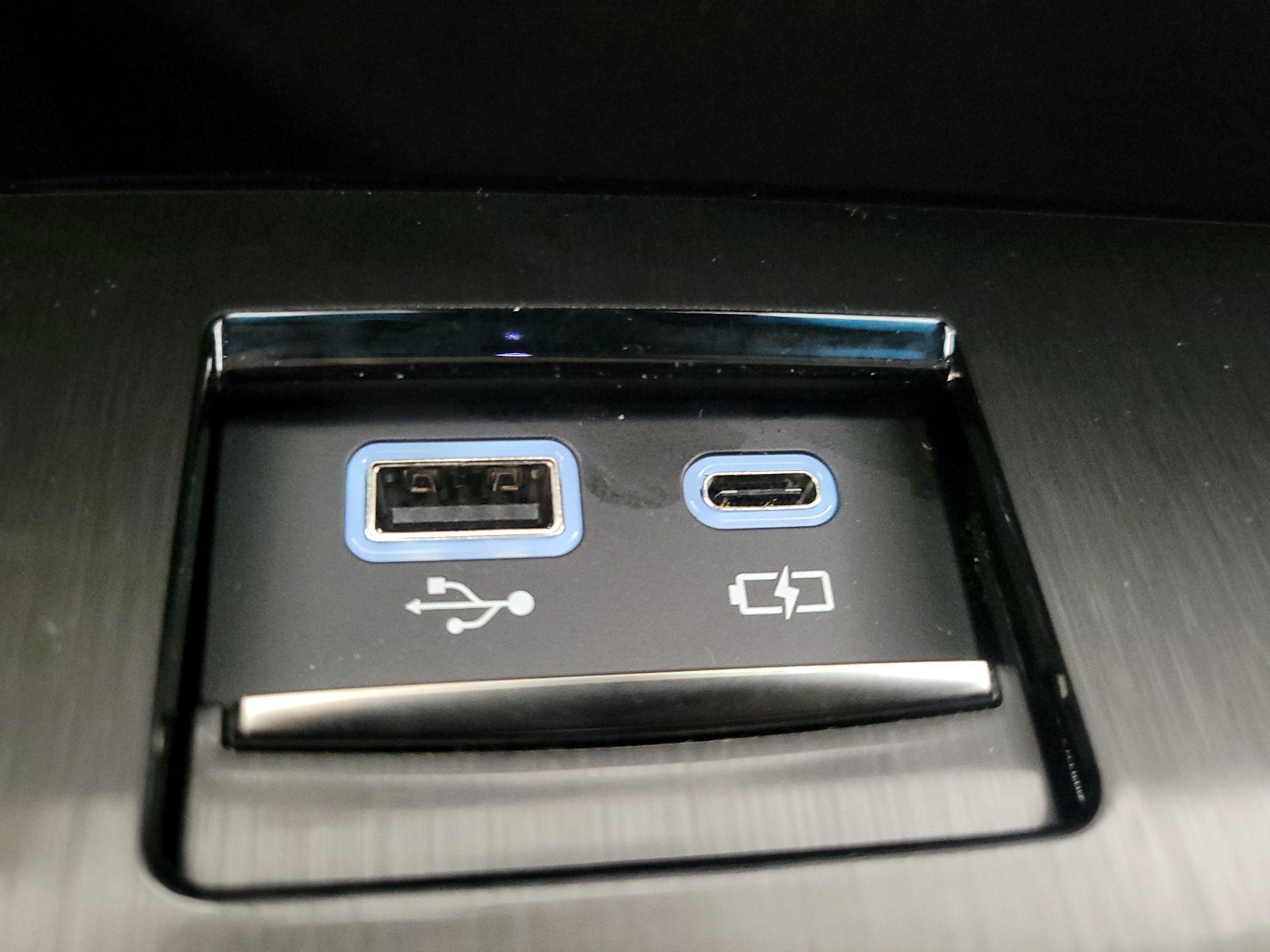 Thumbnail: 2025 Lexus ES - 18