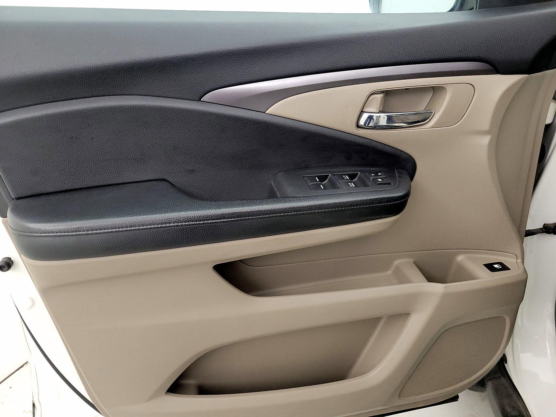 Thumbnail: 2016 Honda Pilot - 12