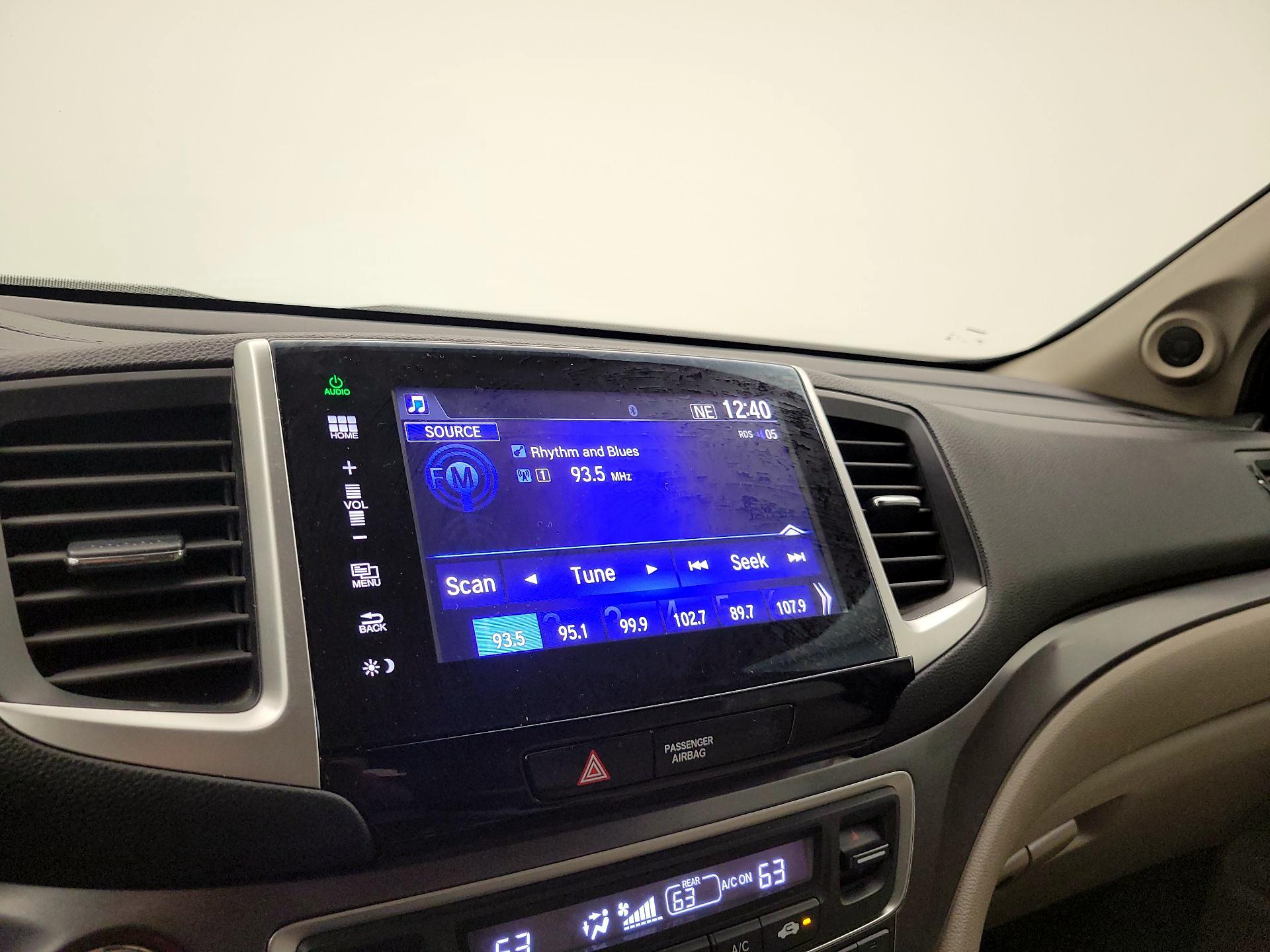 Thumbnail: 2016 Honda Pilot - 15