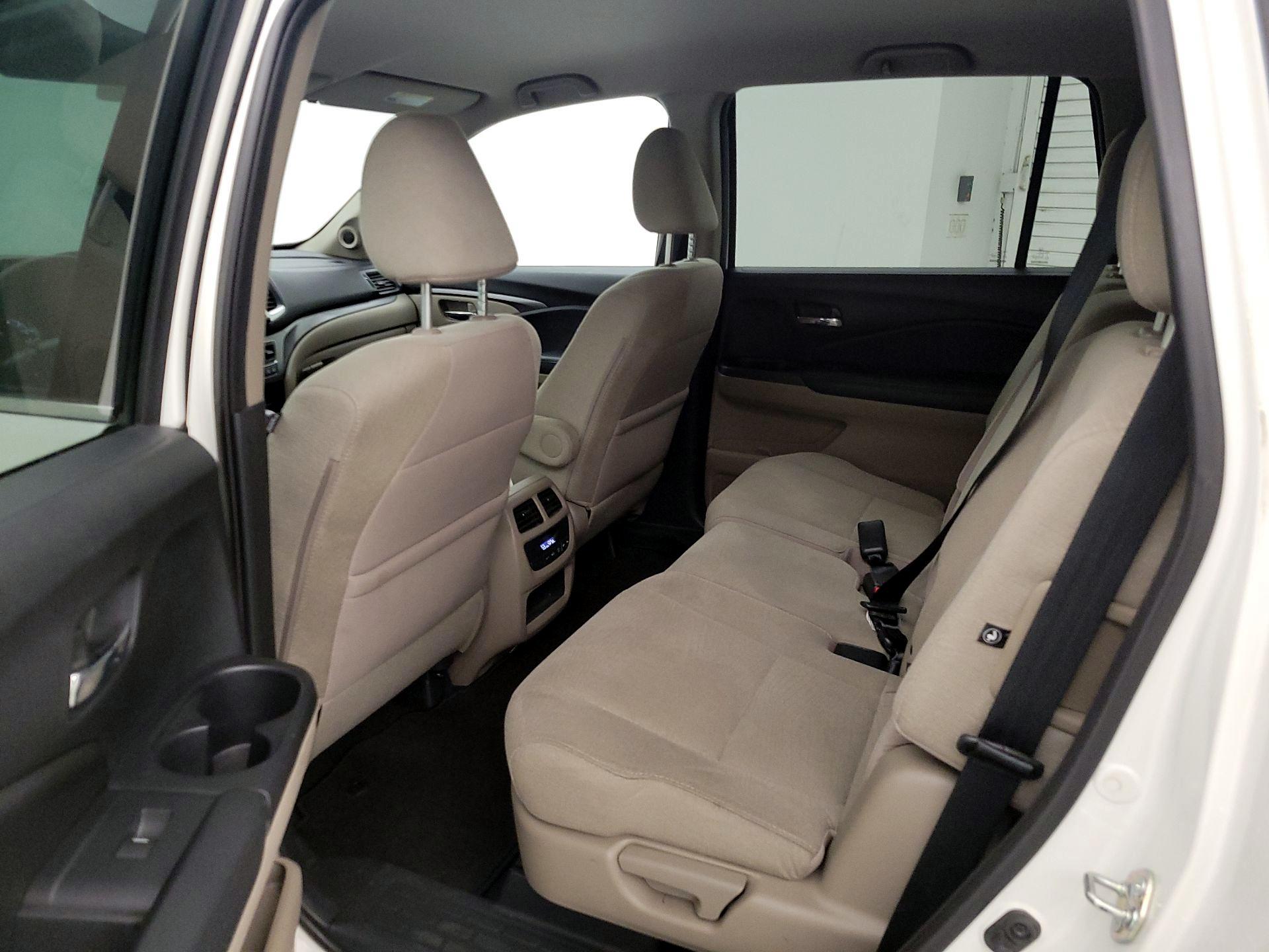 Thumbnail: 2016 Honda Pilot - 19