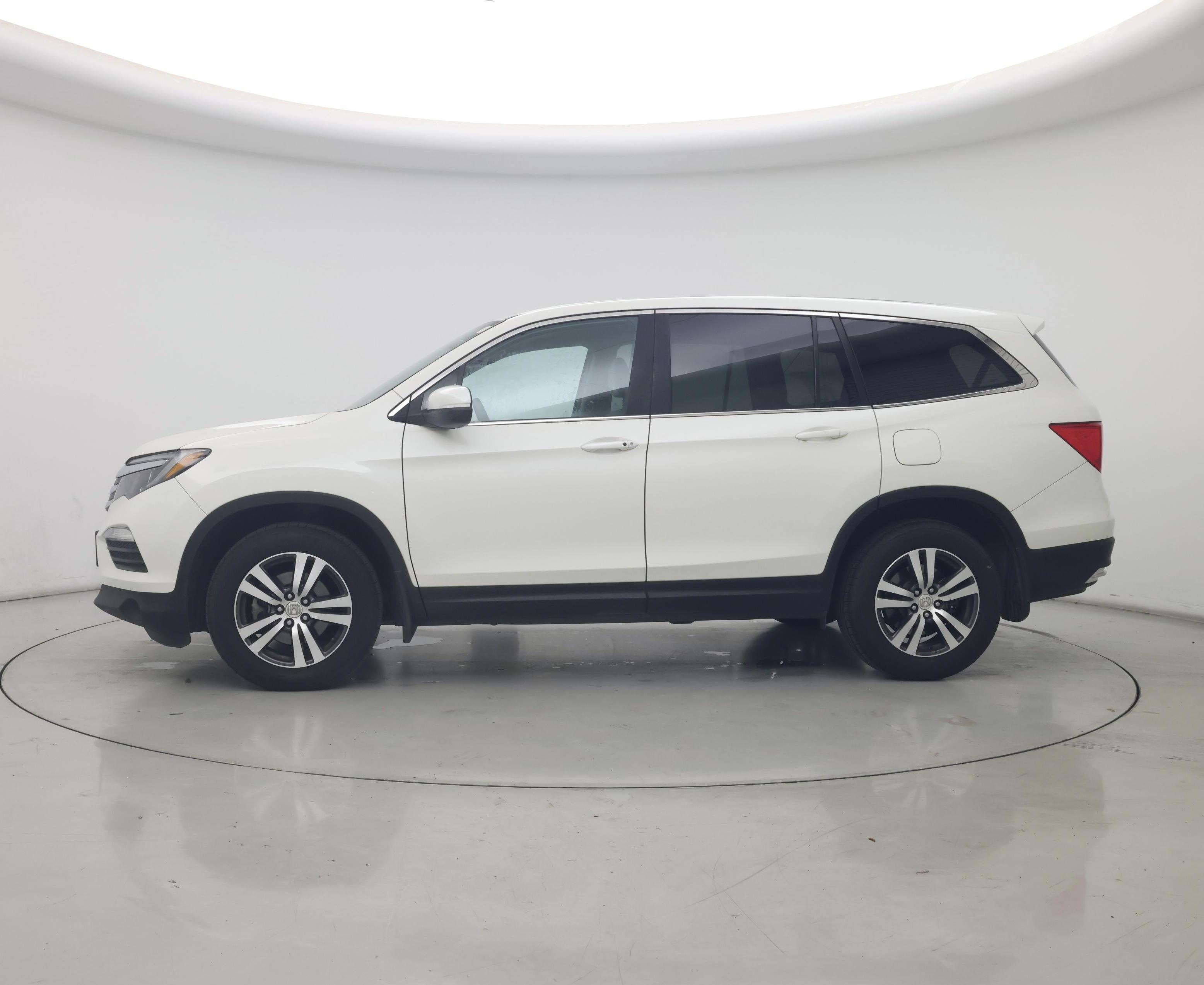 Thumbnail: 2016 Honda Pilot - 3