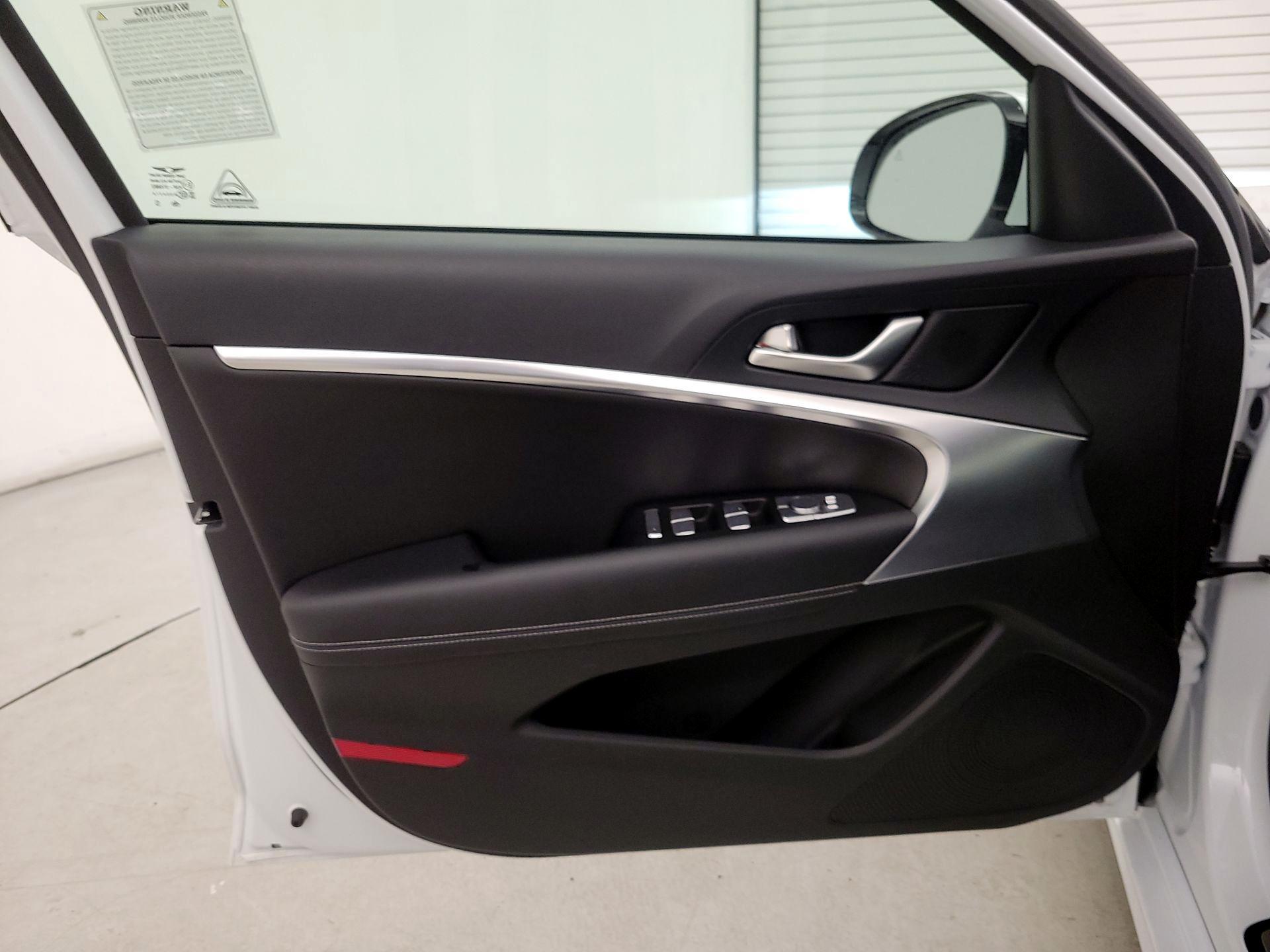 Thumbnail: 2025 Genesis G70 - 12