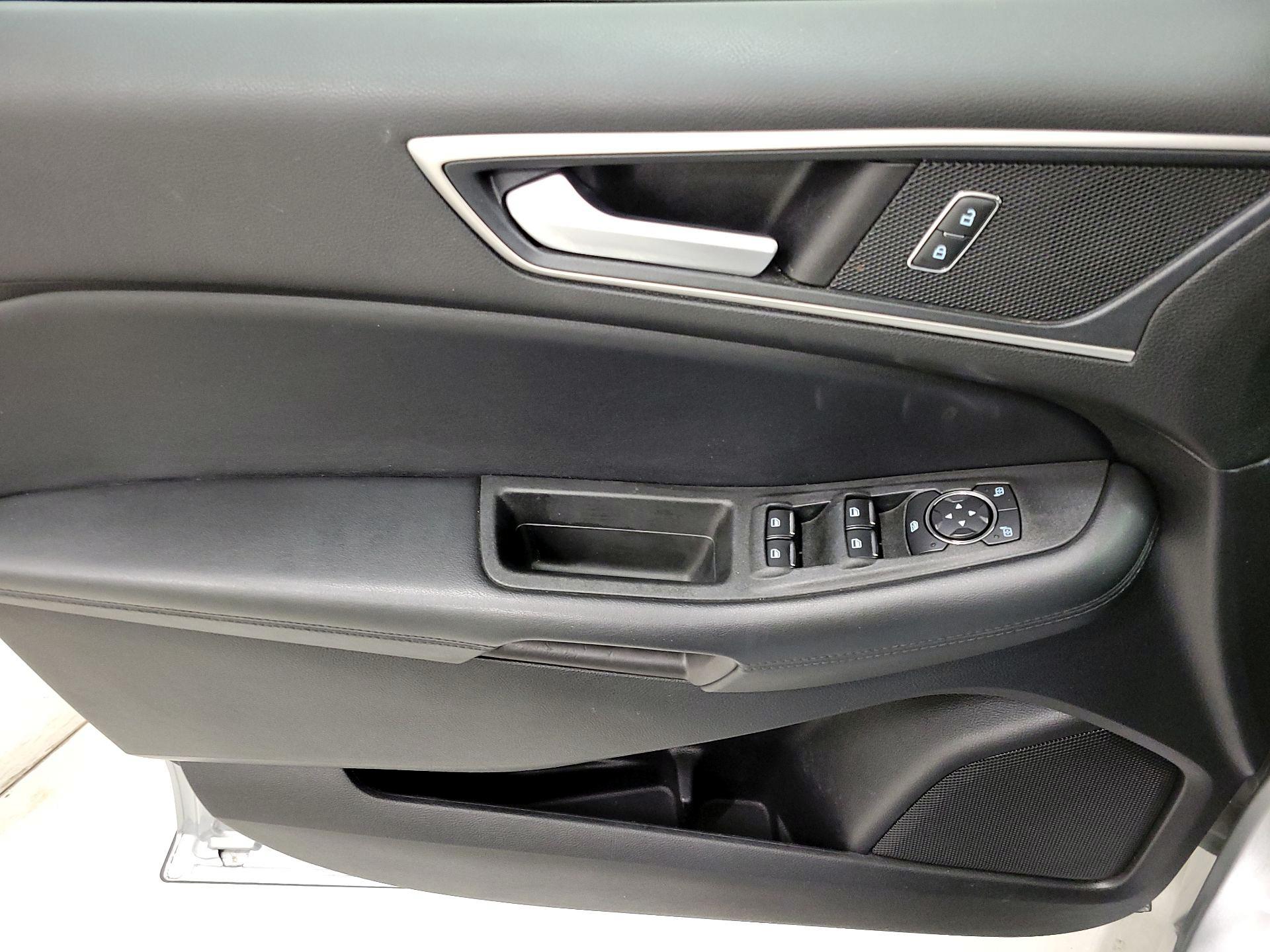 Thumbnail: 2021 Ford Edge - 12