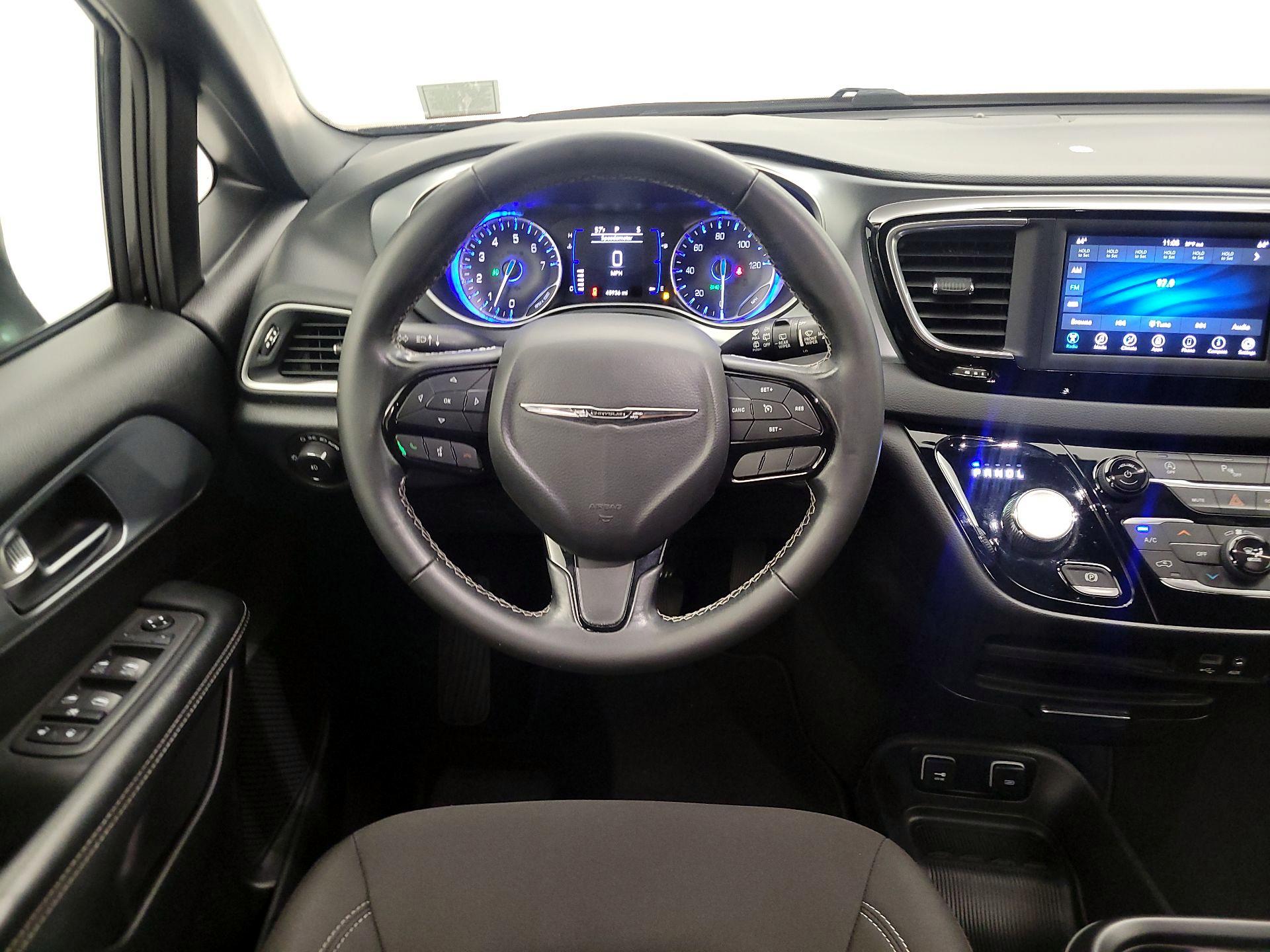 Thumbnail: 2020 Chrysler Pacifica - 10