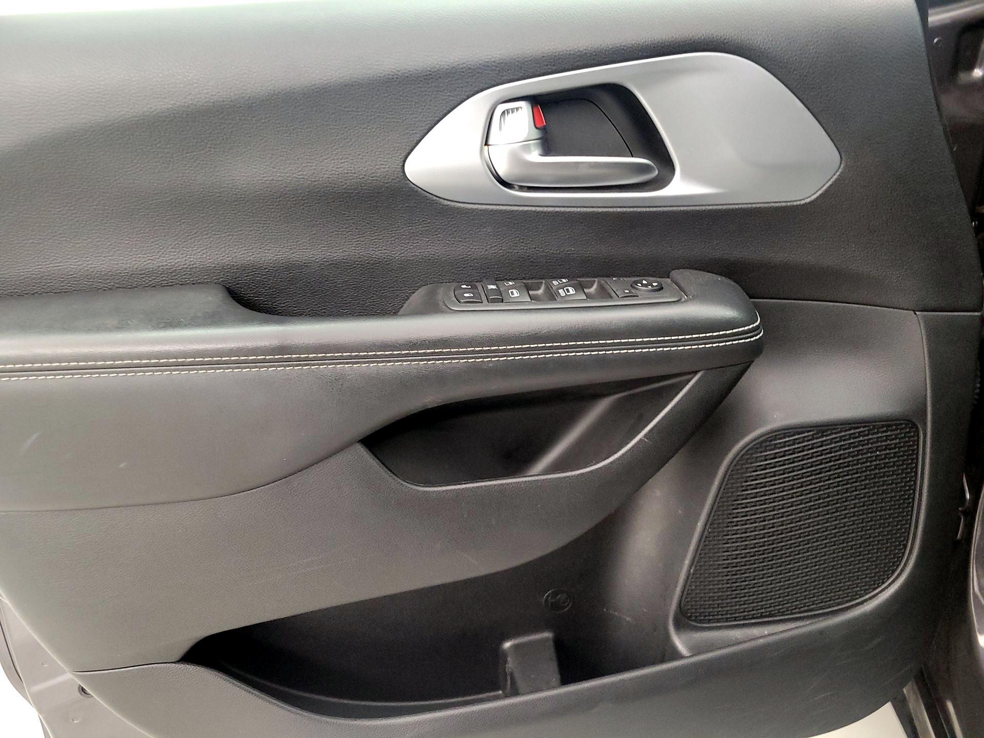 Thumbnail: 2020 Chrysler Pacifica - 12