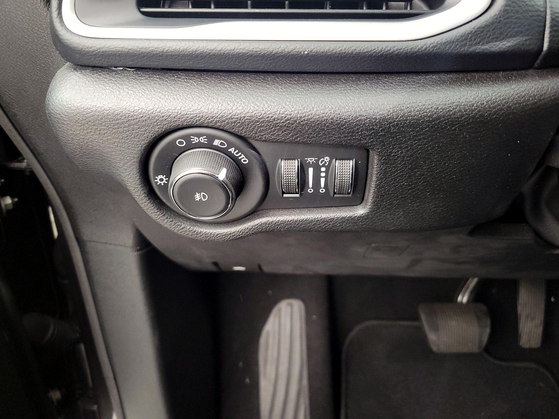 Thumbnail: 2020 Chrysler Pacifica - 13