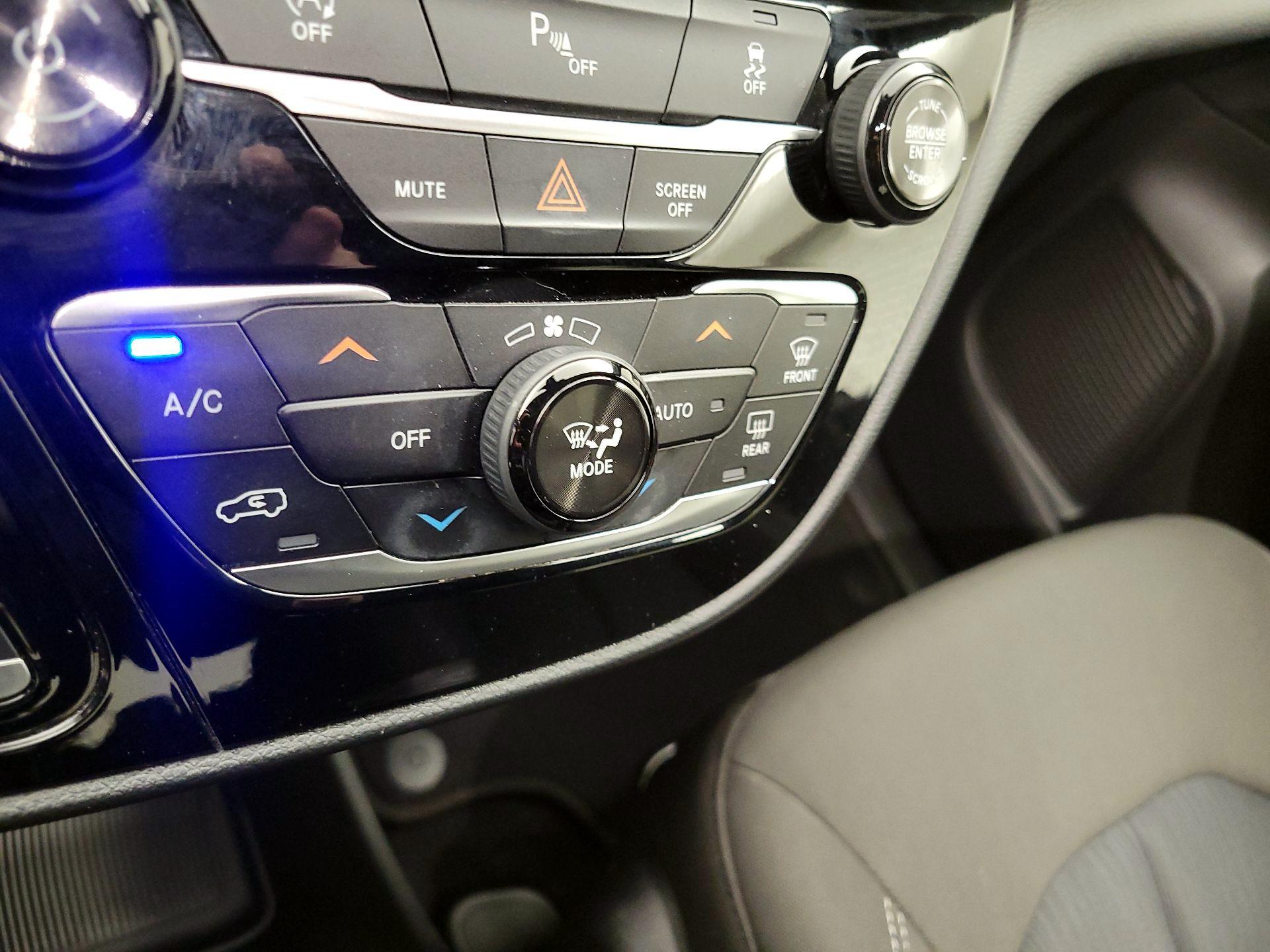 Thumbnail: 2020 Chrysler Pacifica - 16