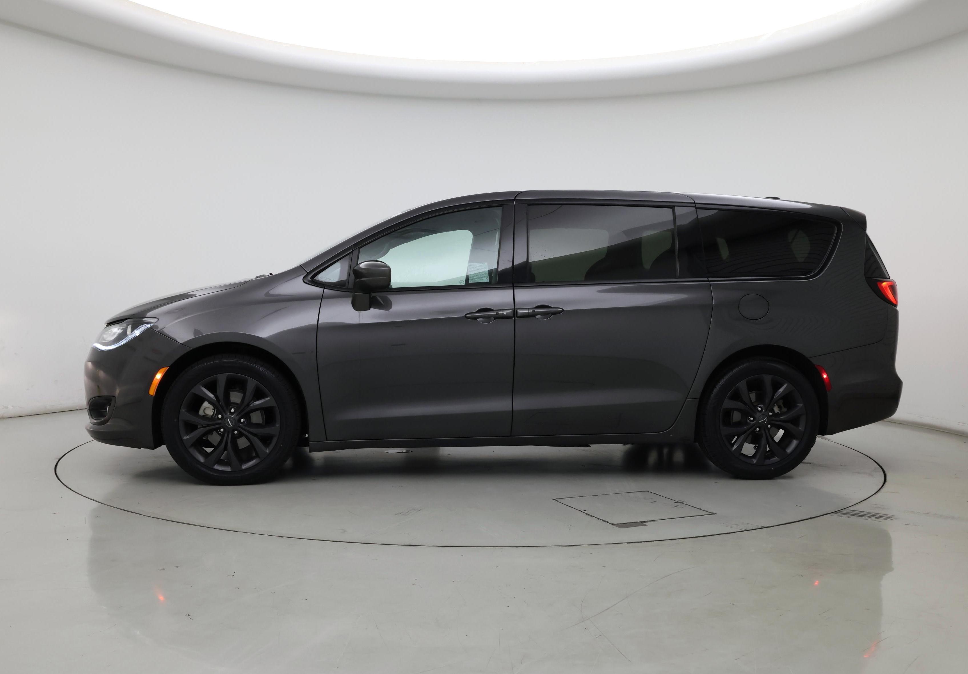 Thumbnail: 2020 Chrysler Pacifica - 3