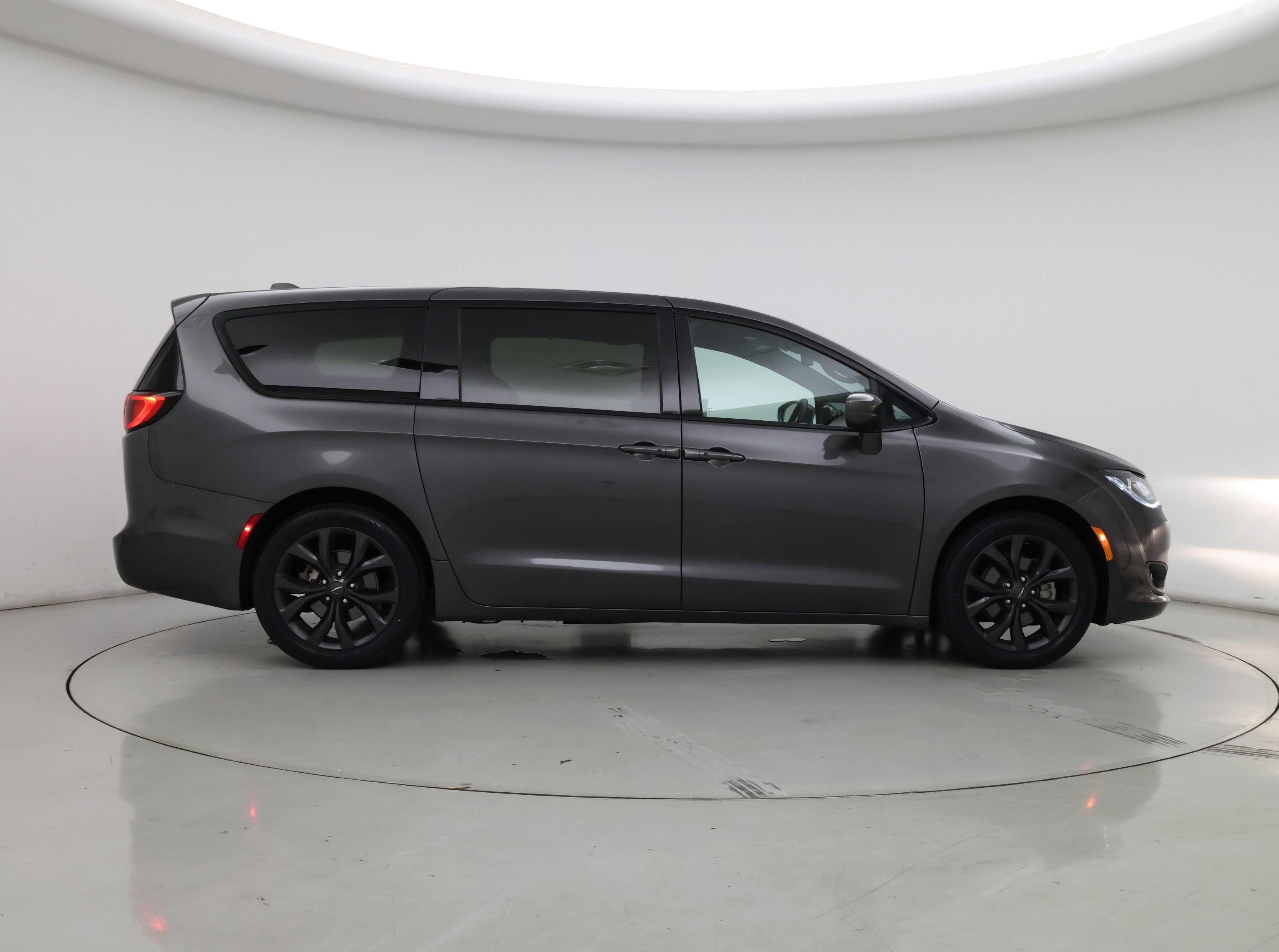 Thumbnail: 2020 Chrysler Pacifica - 7