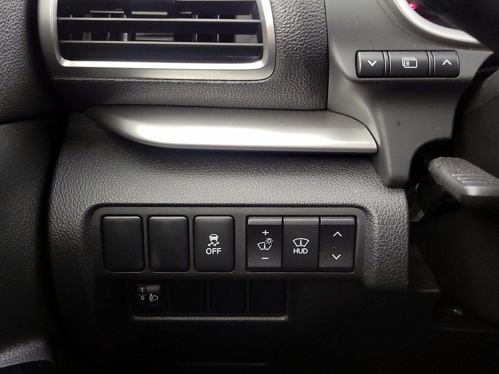 Thumbnail: 2018 Mitsubishi Eclipse Cross - 13