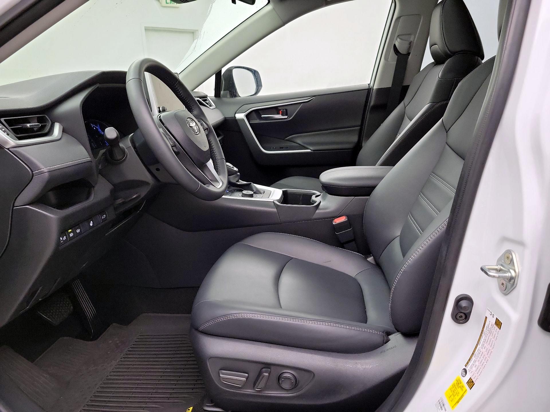 Thumbnail: 2025 Toyota RAV4 - 11