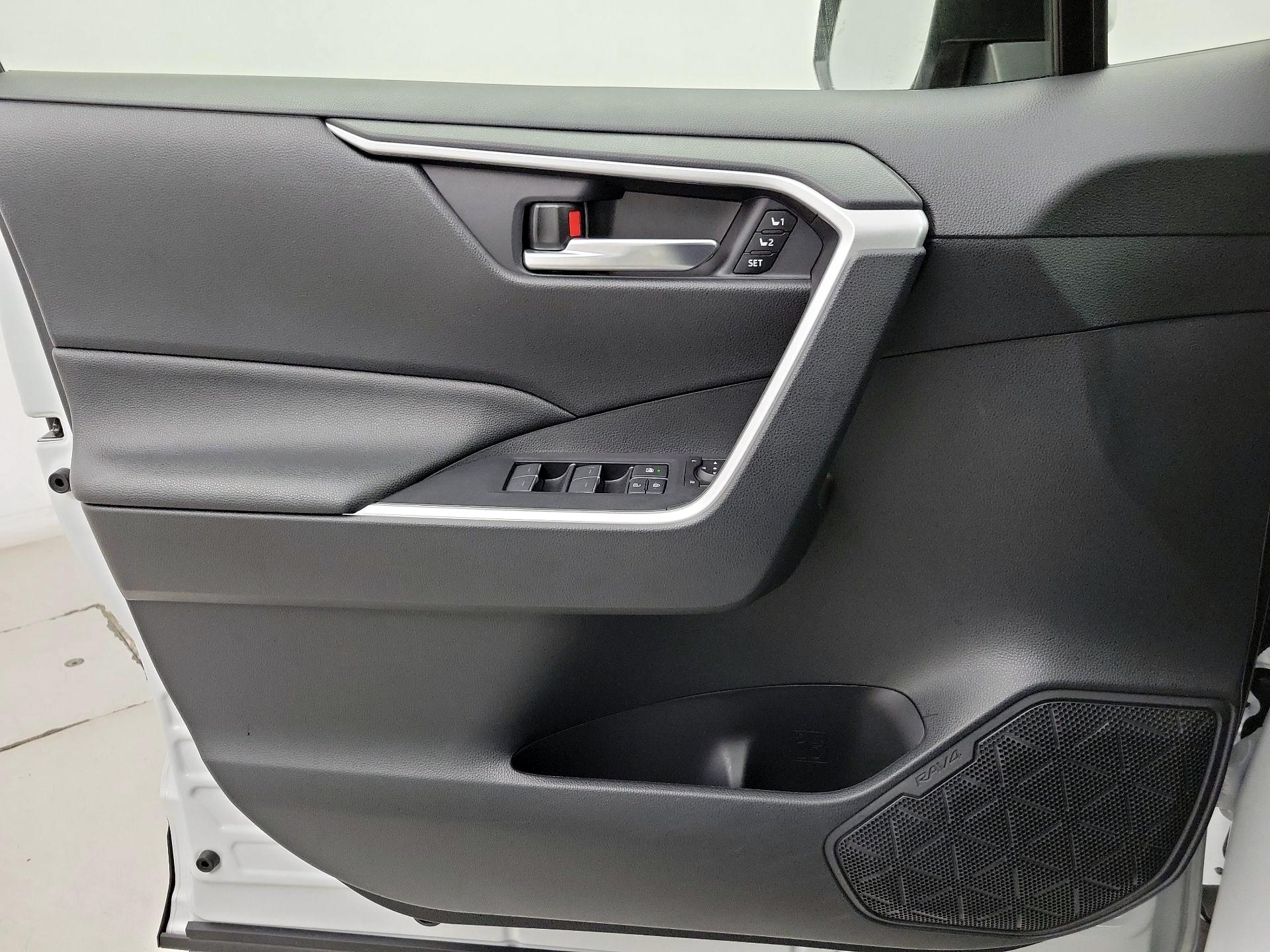 Thumbnail: 2025 Toyota RAV4 - 12