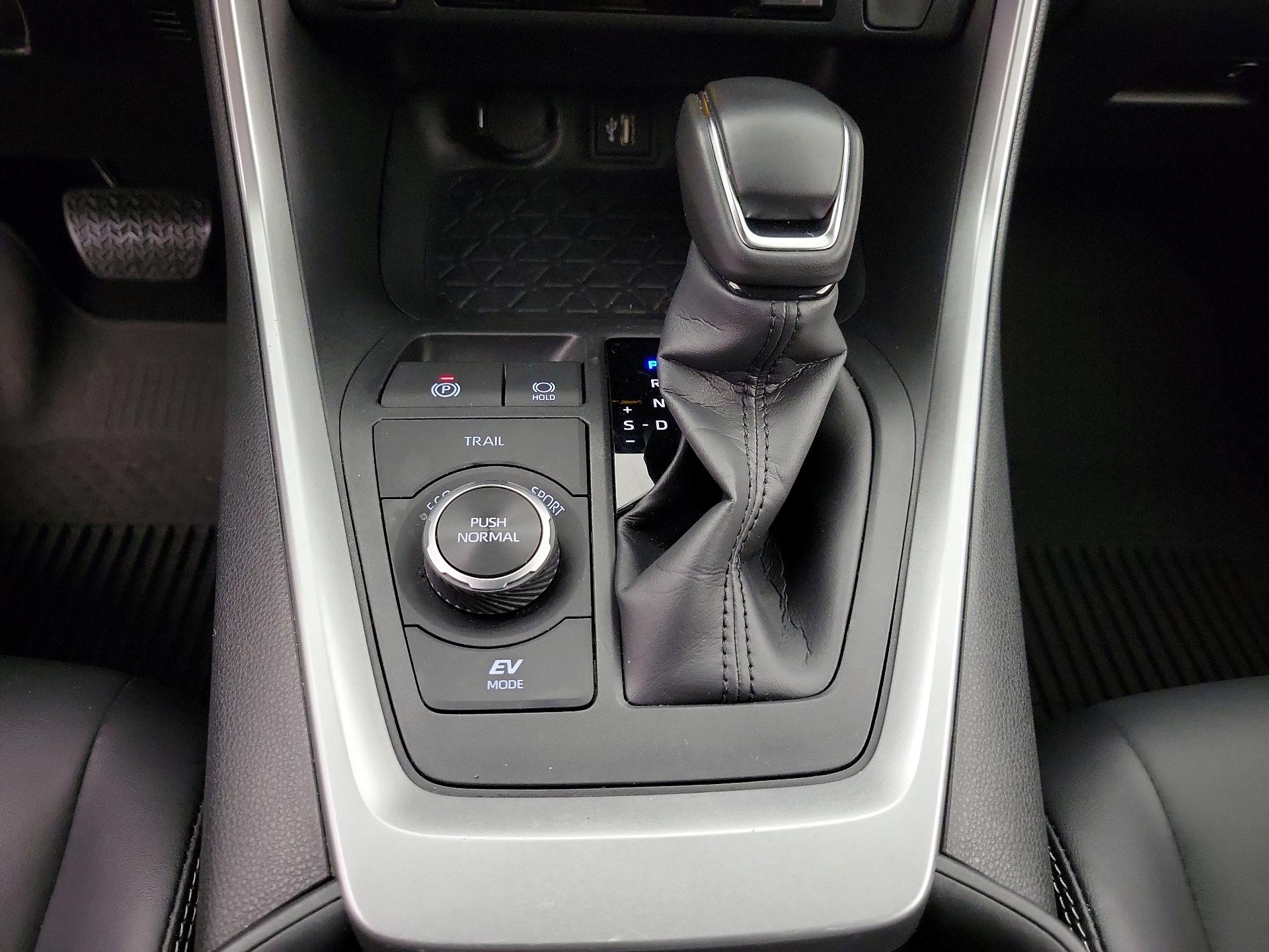 Thumbnail: 2025 Toyota RAV4 - 17