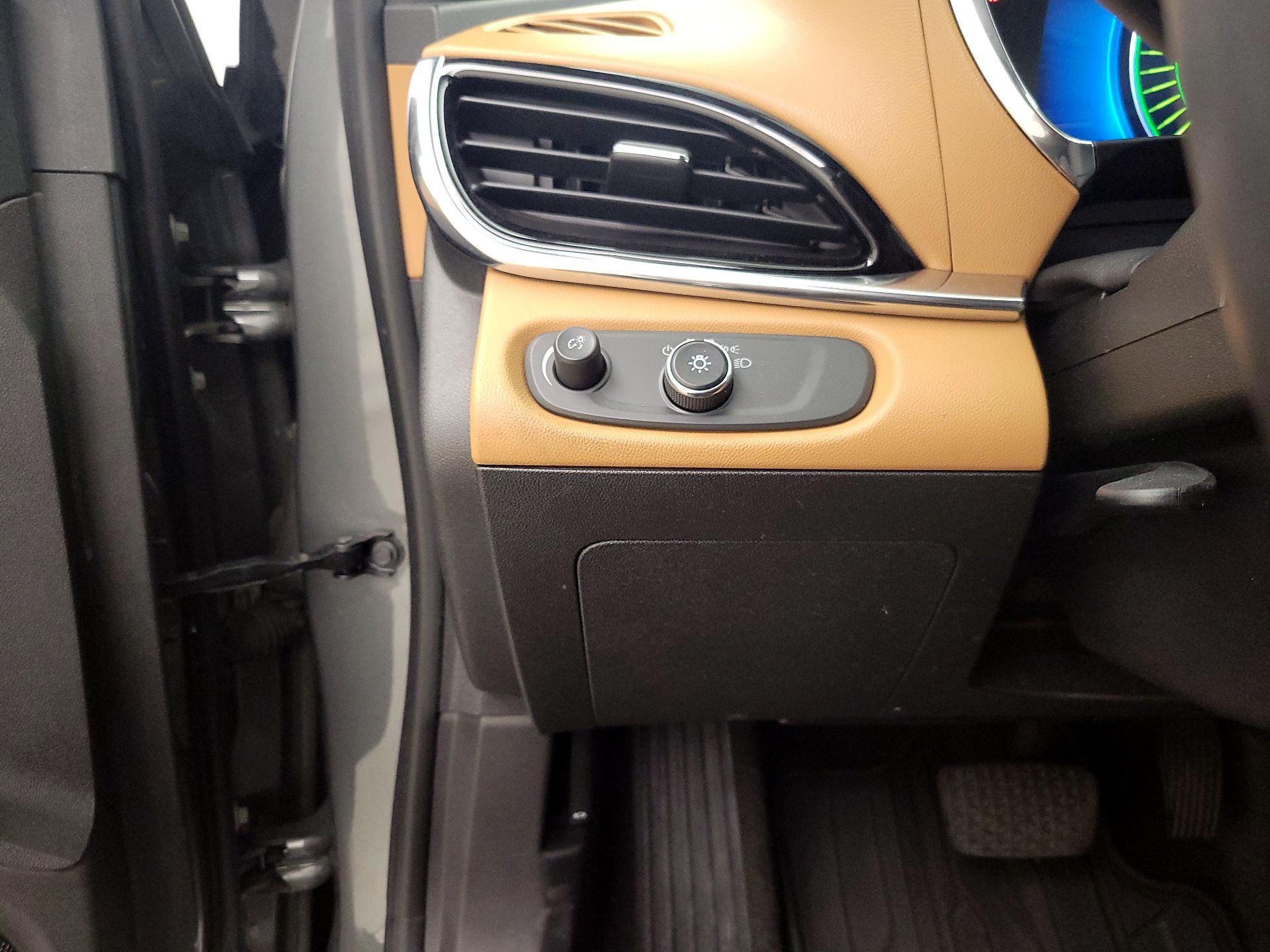 Thumbnail: 2016 Chevrolet Volt - 13