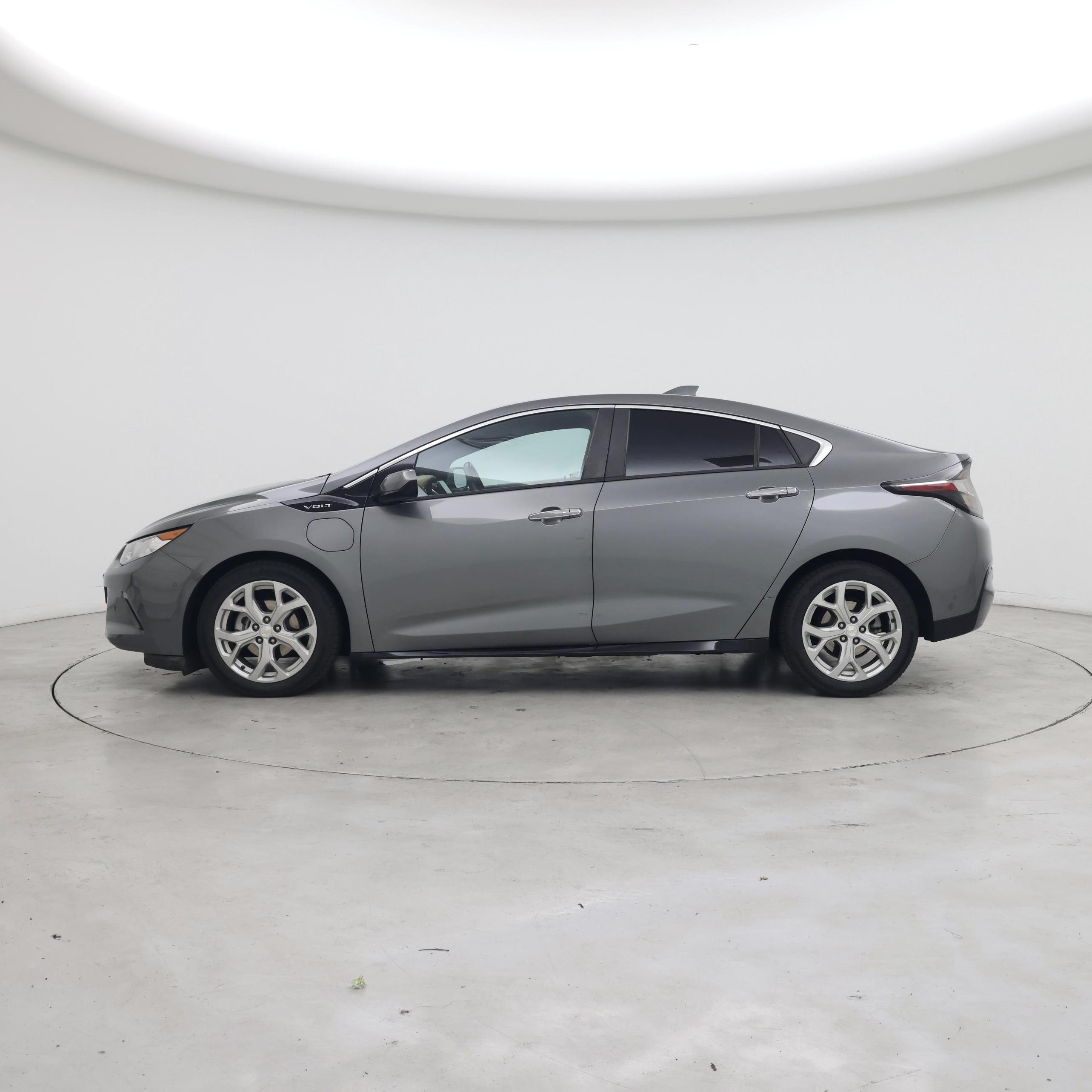Thumbnail: 2016 Chevrolet Volt - 3