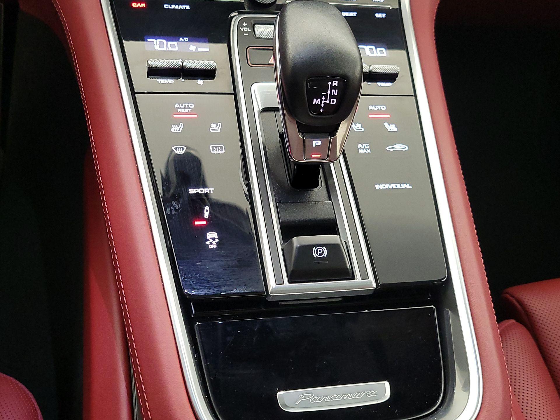 Thumbnail: 2018 Porsche Panamera - 18