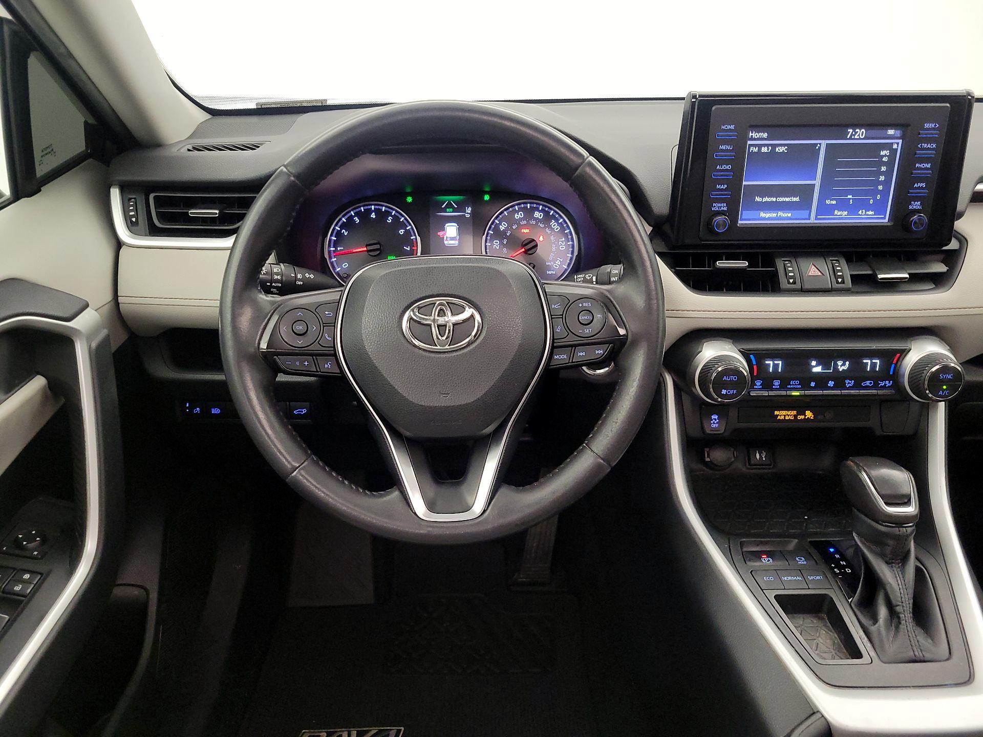 Thumbnail: 2019 Toyota RAV4 - 10