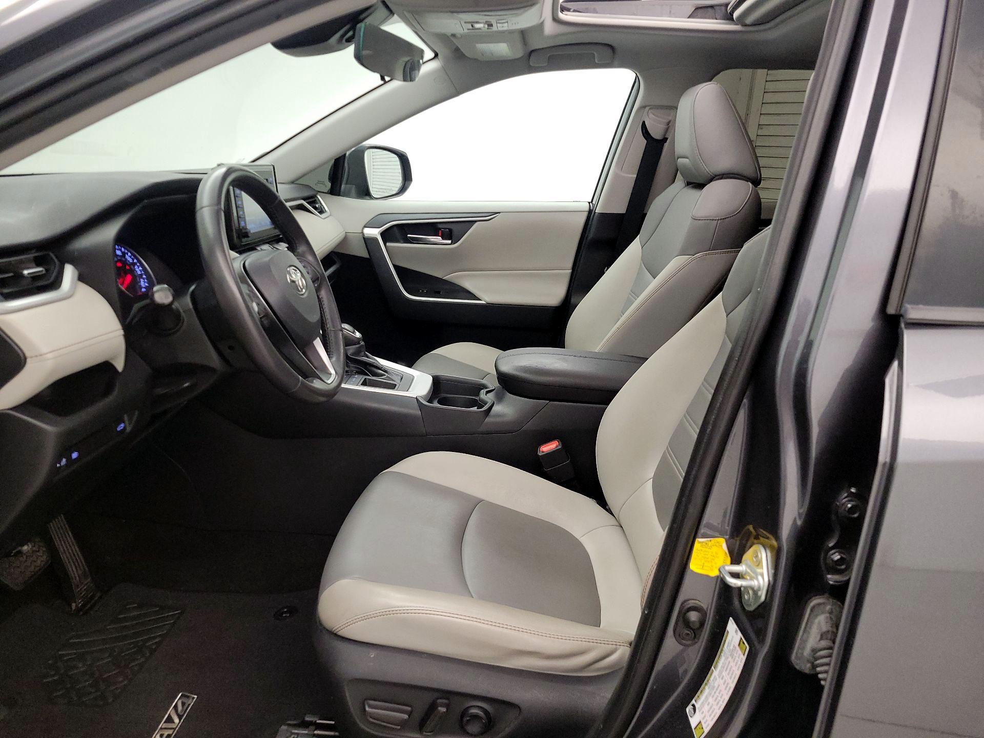 Thumbnail: 2019 Toyota RAV4 - 11