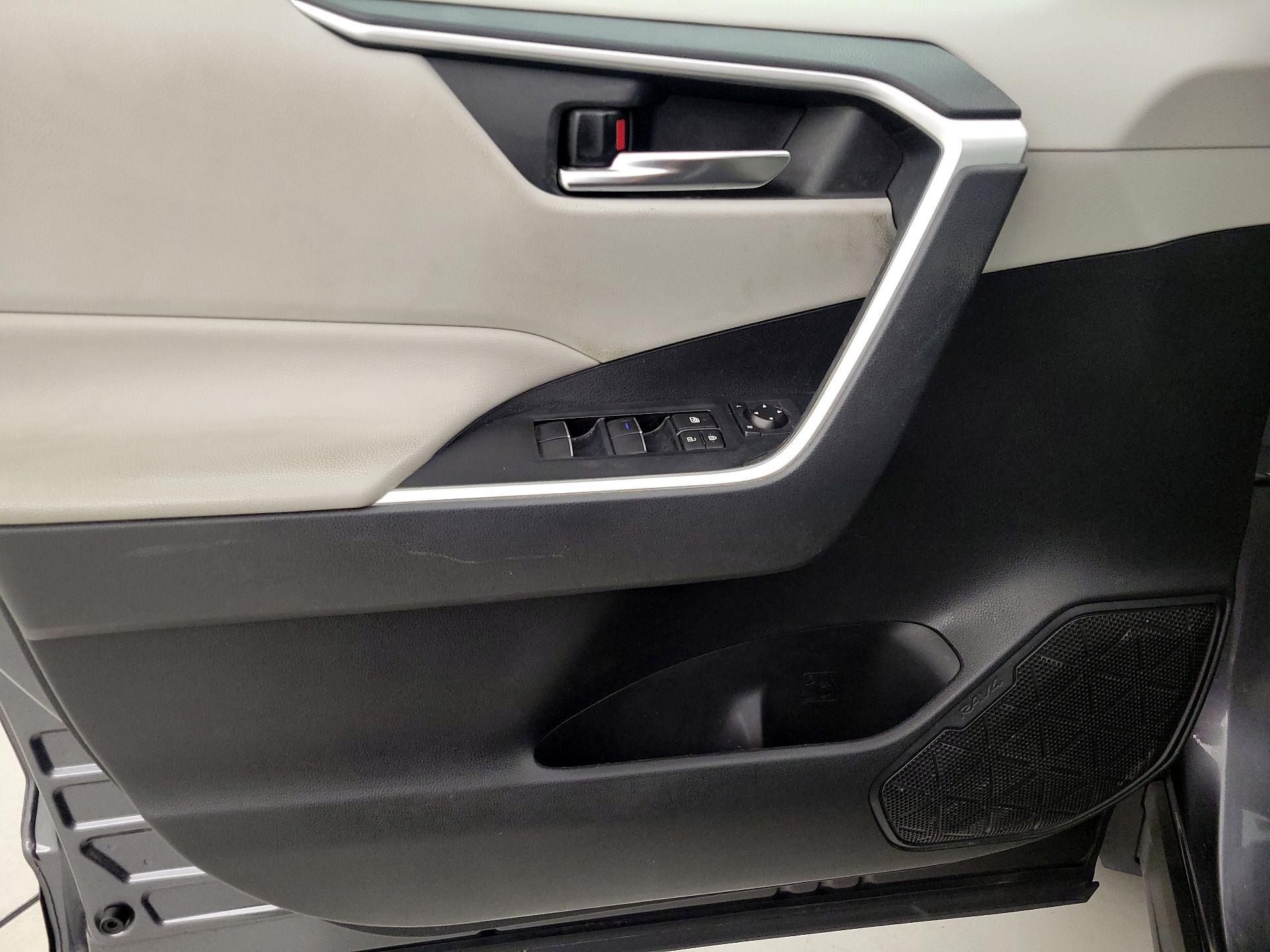 Thumbnail: 2019 Toyota RAV4 - 12