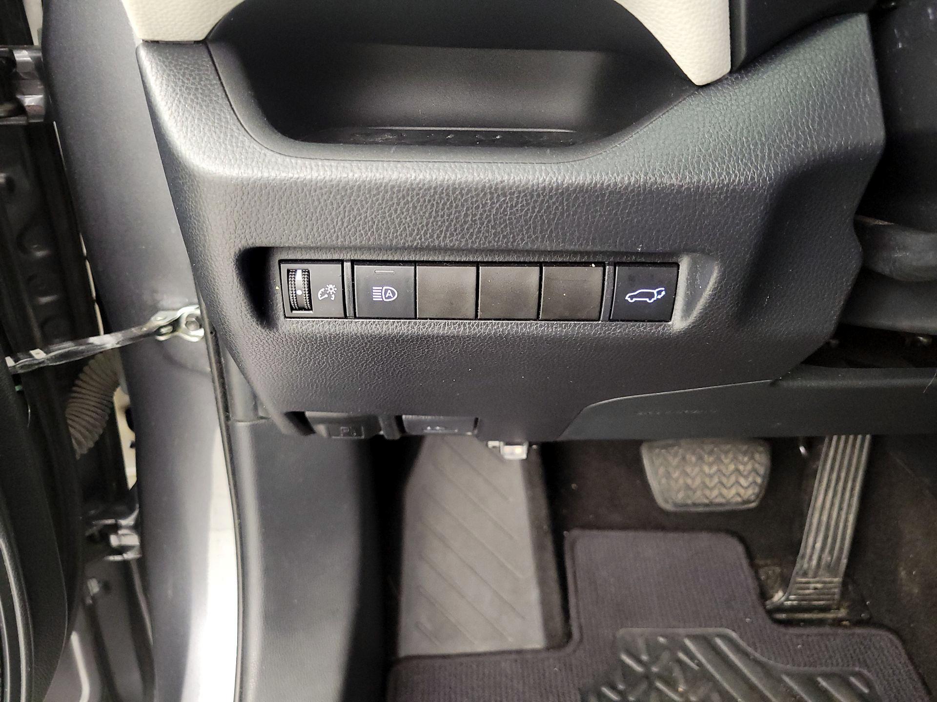 Thumbnail: 2019 Toyota RAV4 - 13