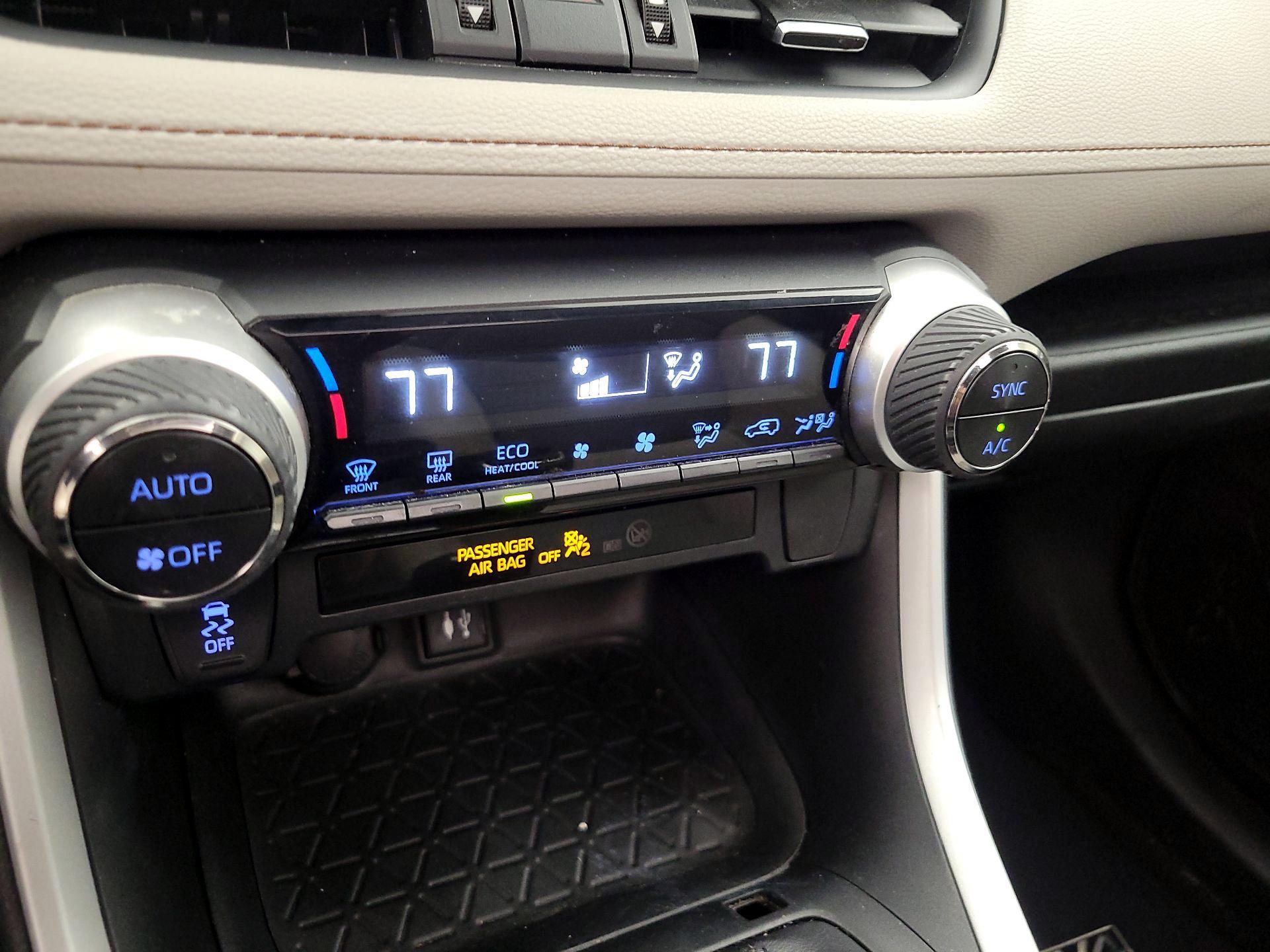 Thumbnail: 2019 Toyota RAV4 - 16