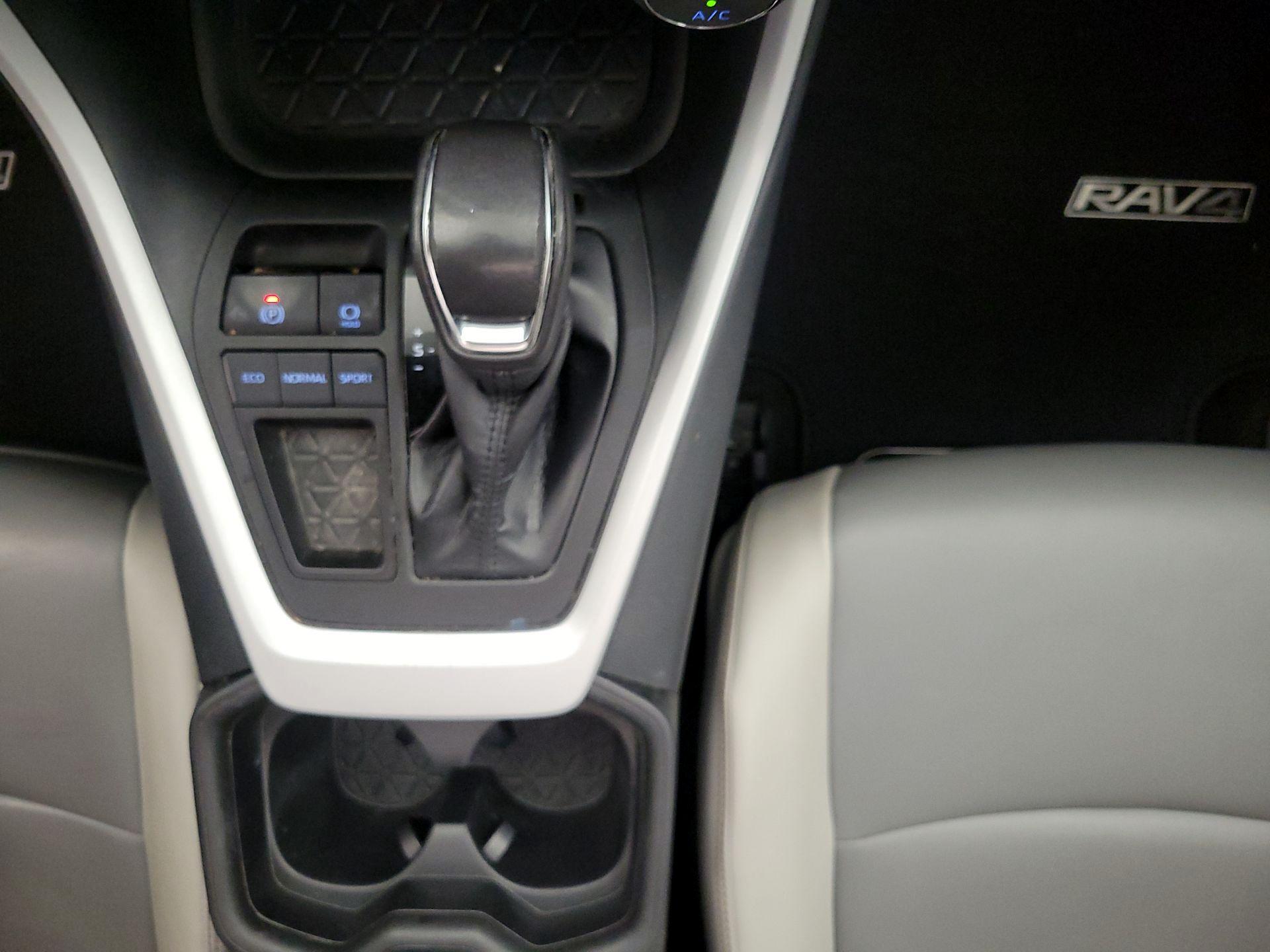 Thumbnail: 2019 Toyota RAV4 - 17