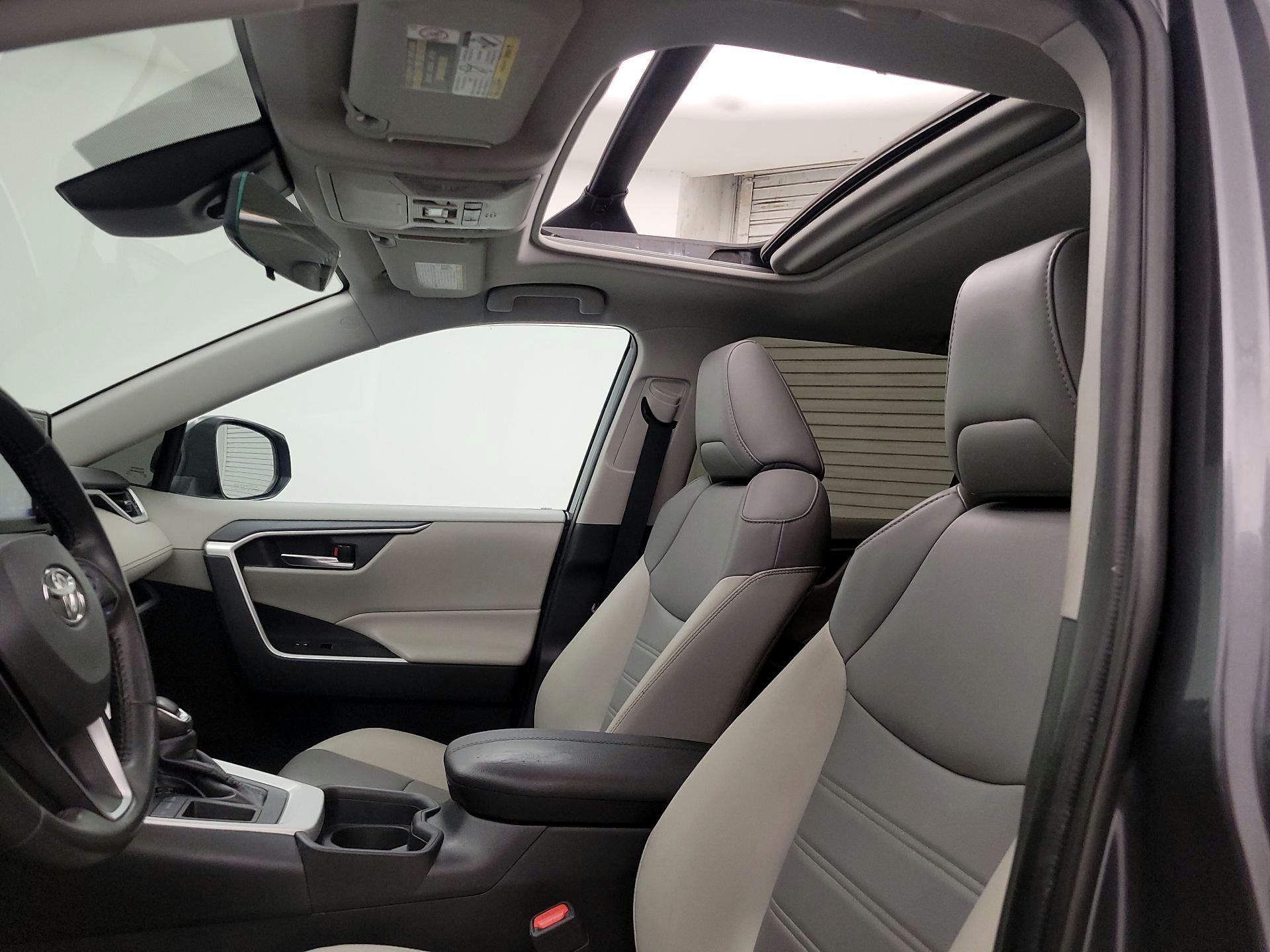 Thumbnail: 2019 Toyota RAV4 - 19