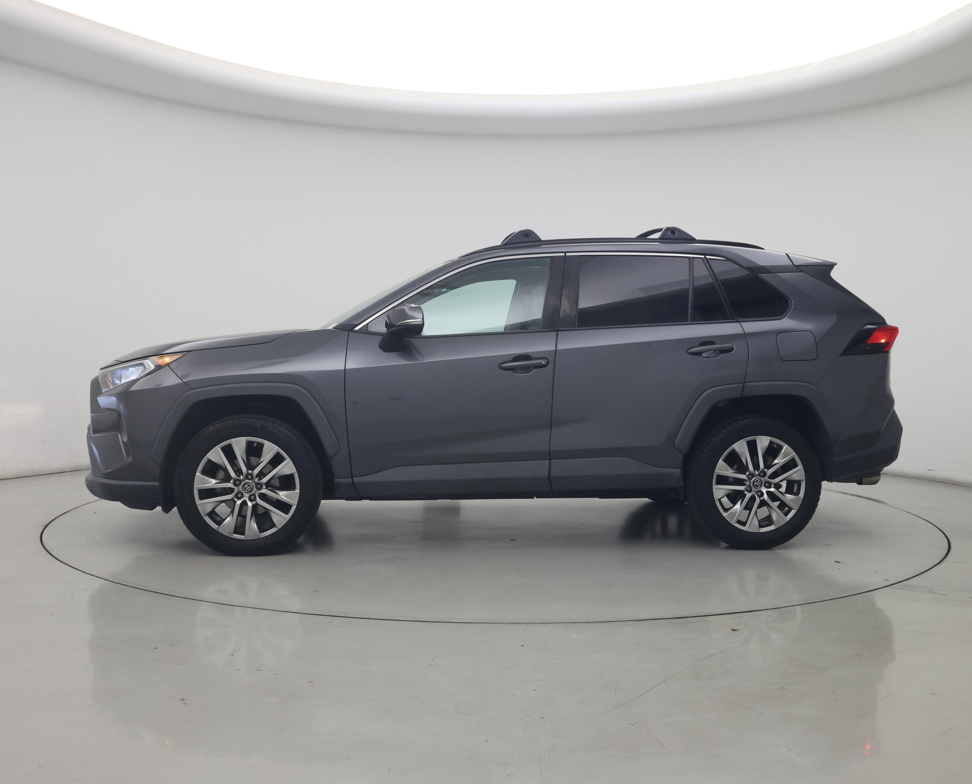 Thumbnail: 2019 Toyota RAV4 - 3