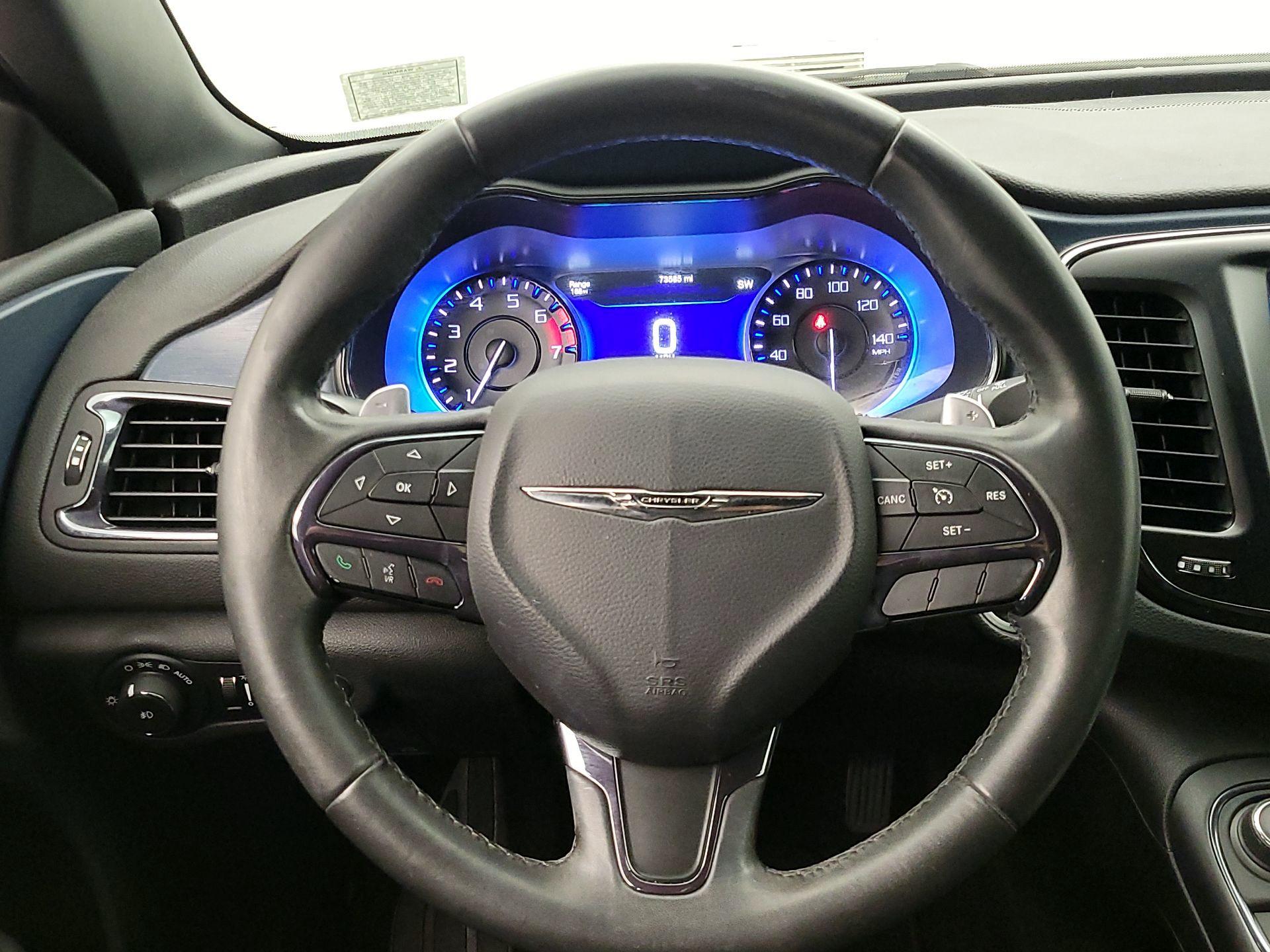 Thumbnail: 2016 Chrysler 200 - 10
