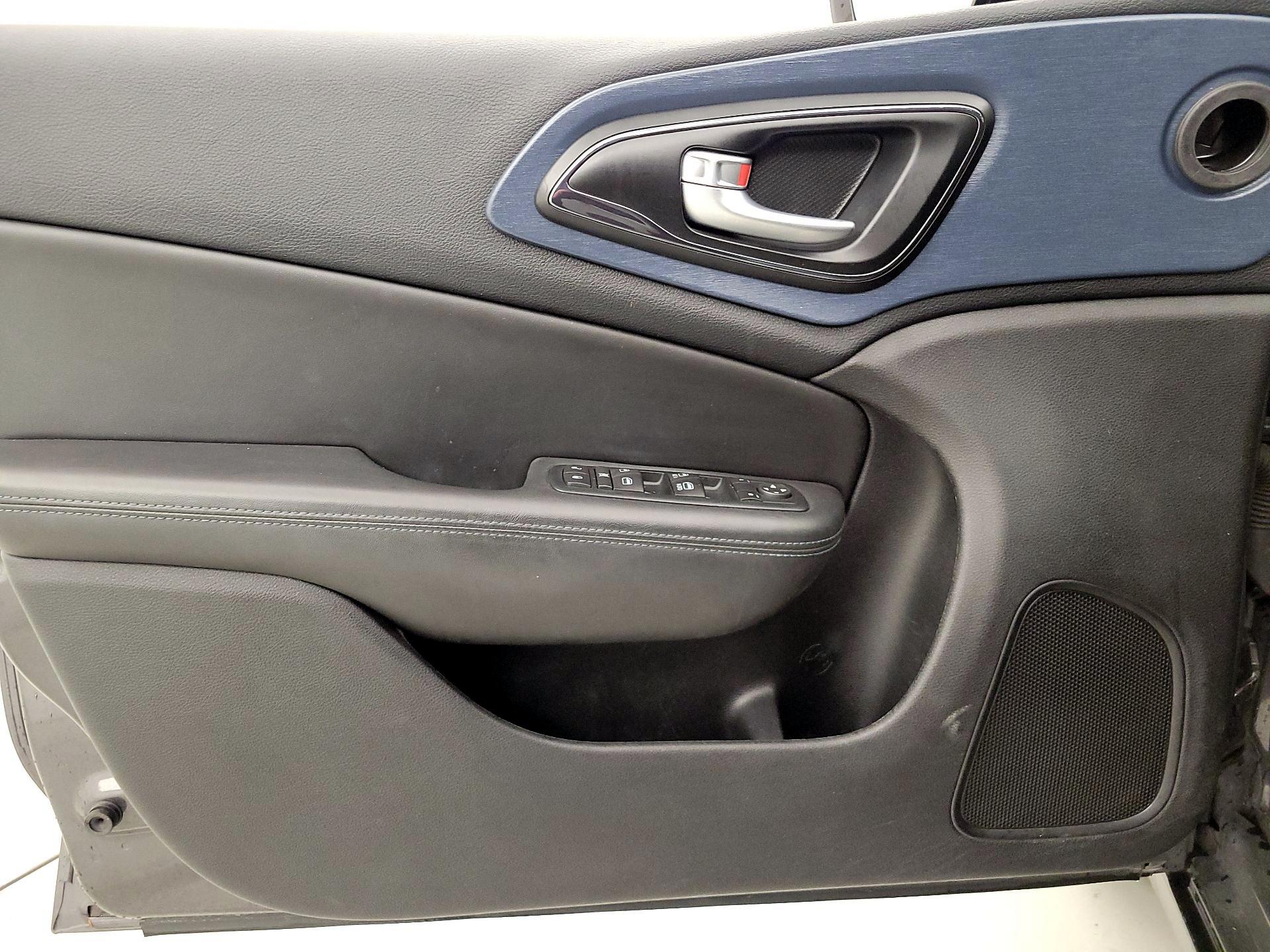 Thumbnail: 2016 Chrysler 200 - 12