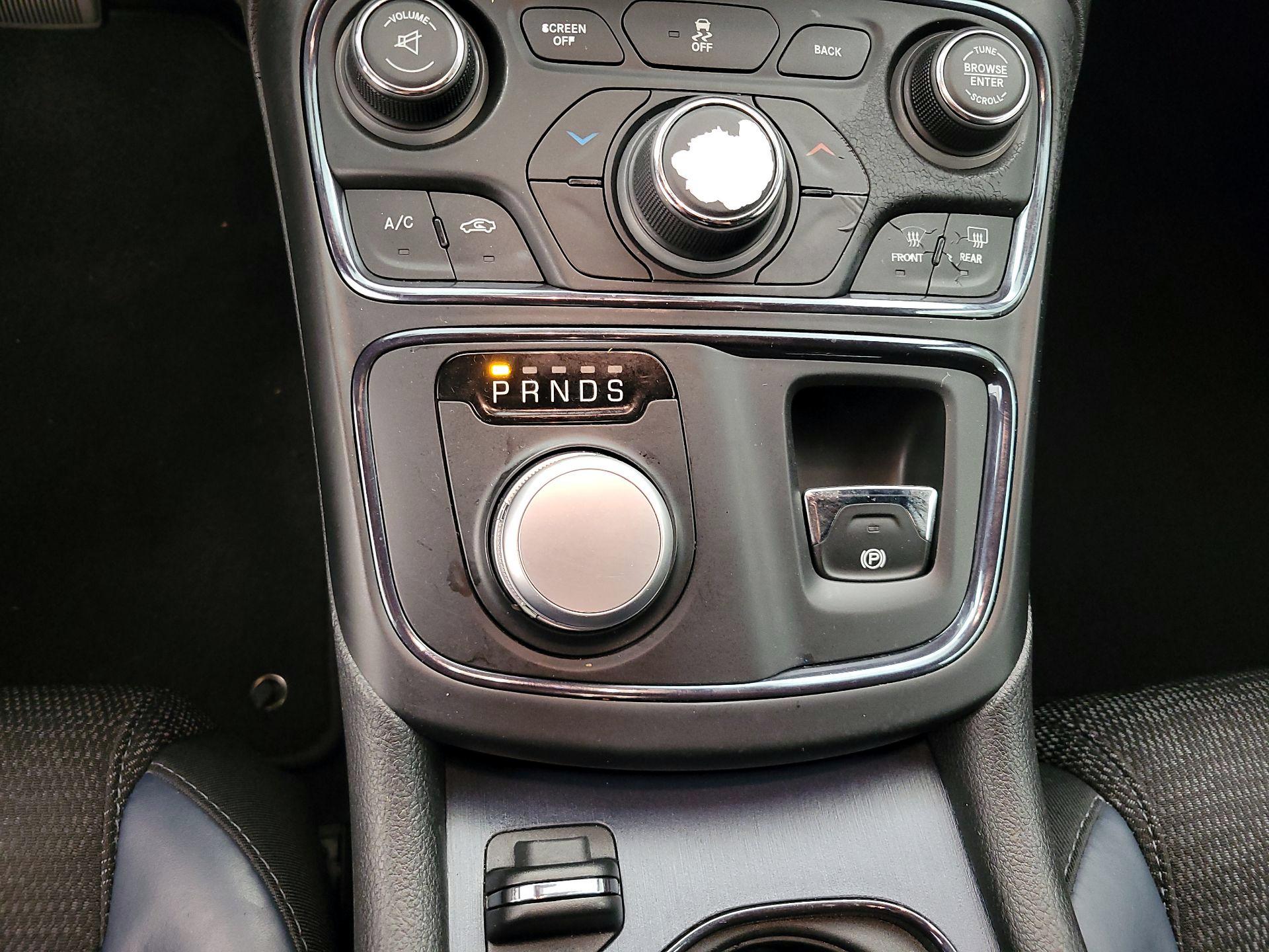 Thumbnail: 2016 Chrysler 200 - 17