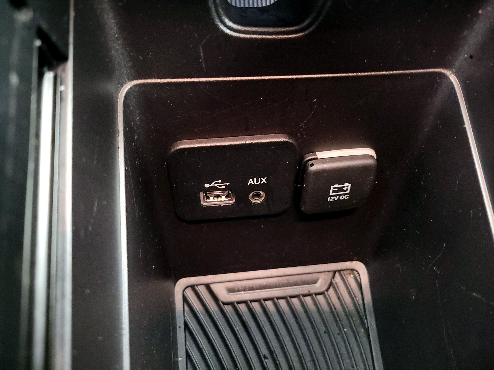 Thumbnail: 2016 Chrysler 200 - 18