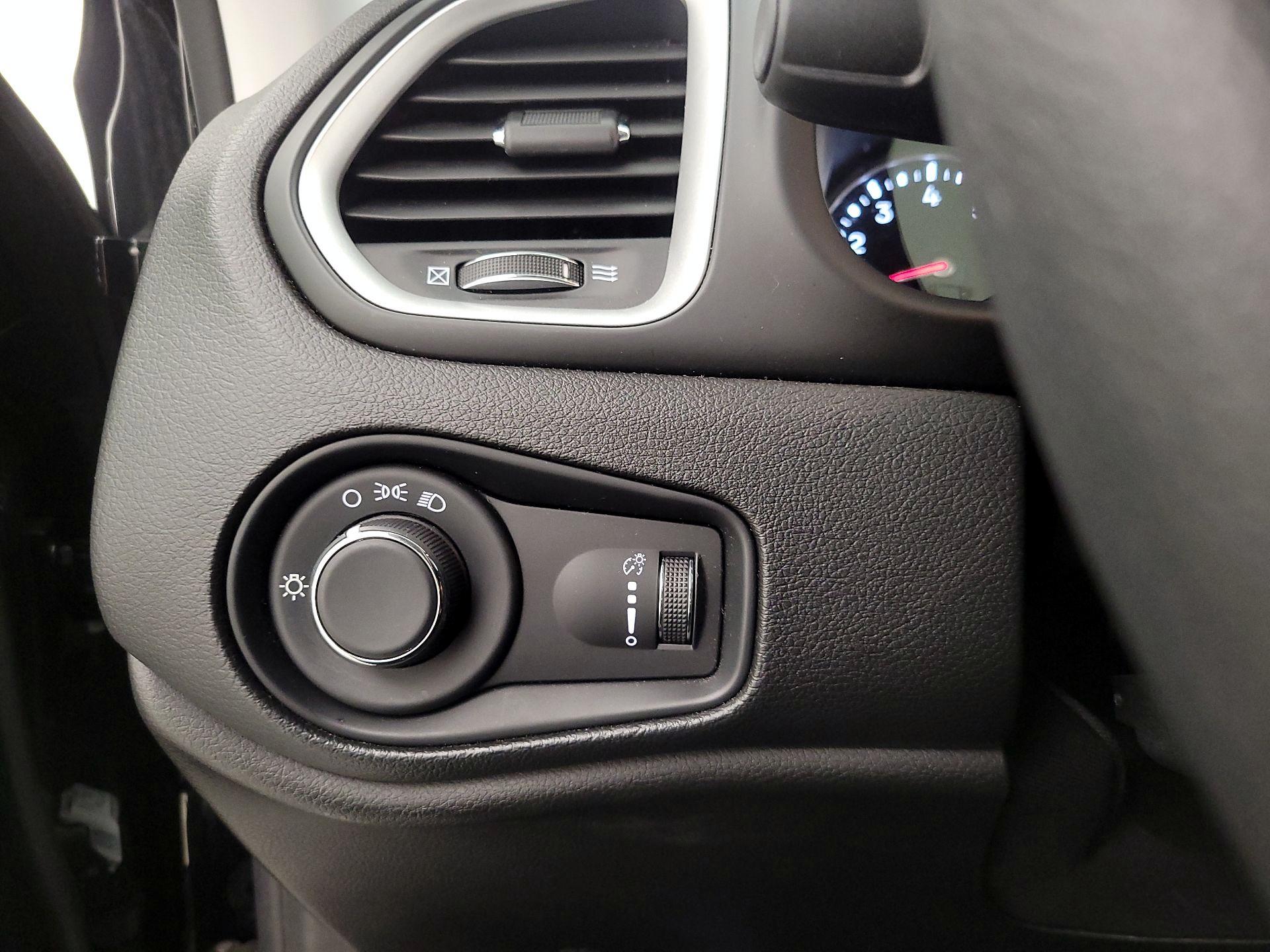 Thumbnail: 2021 Jeep Renegade - 13