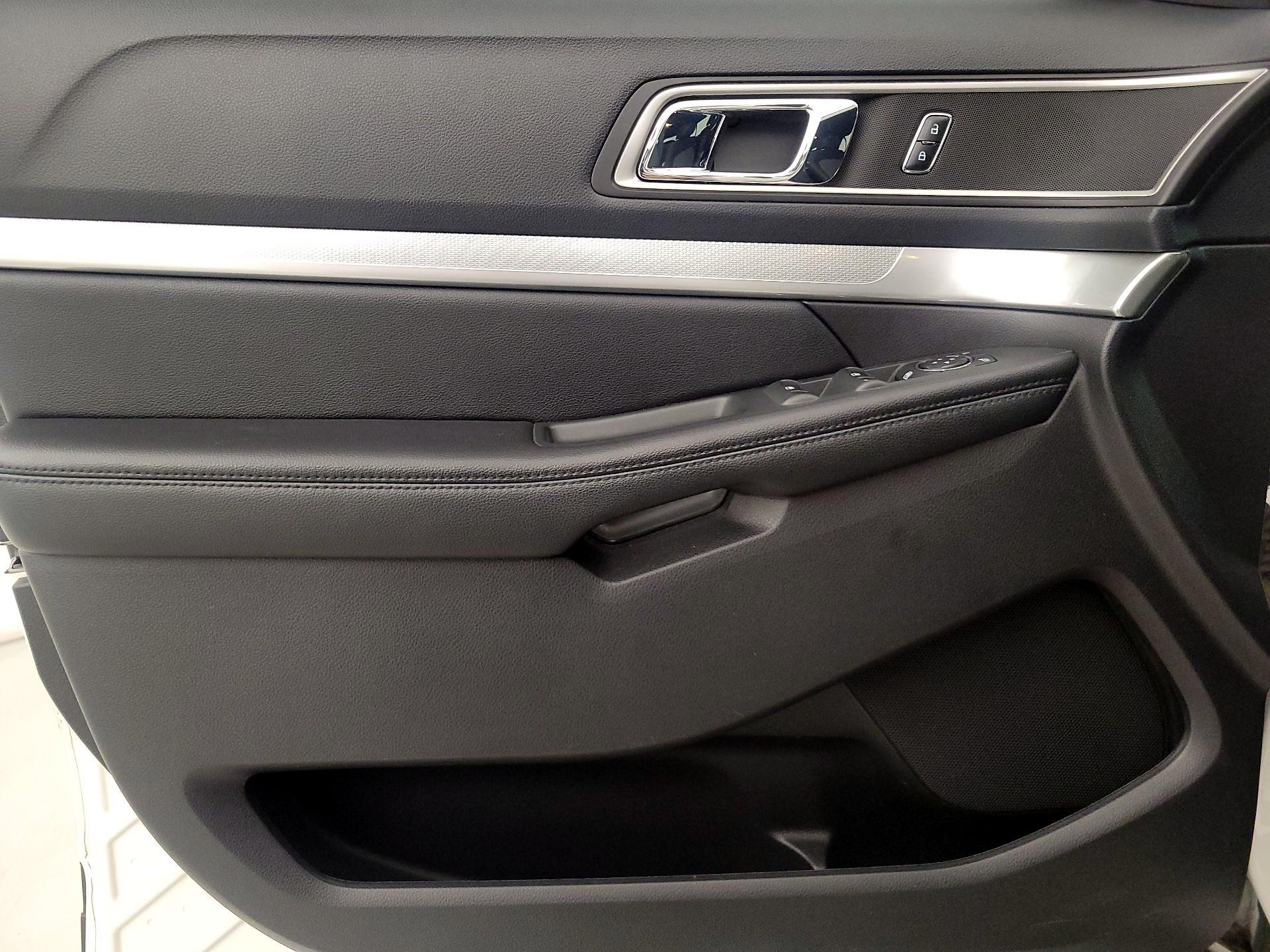 Thumbnail: 2016 Ford Explorer - 12