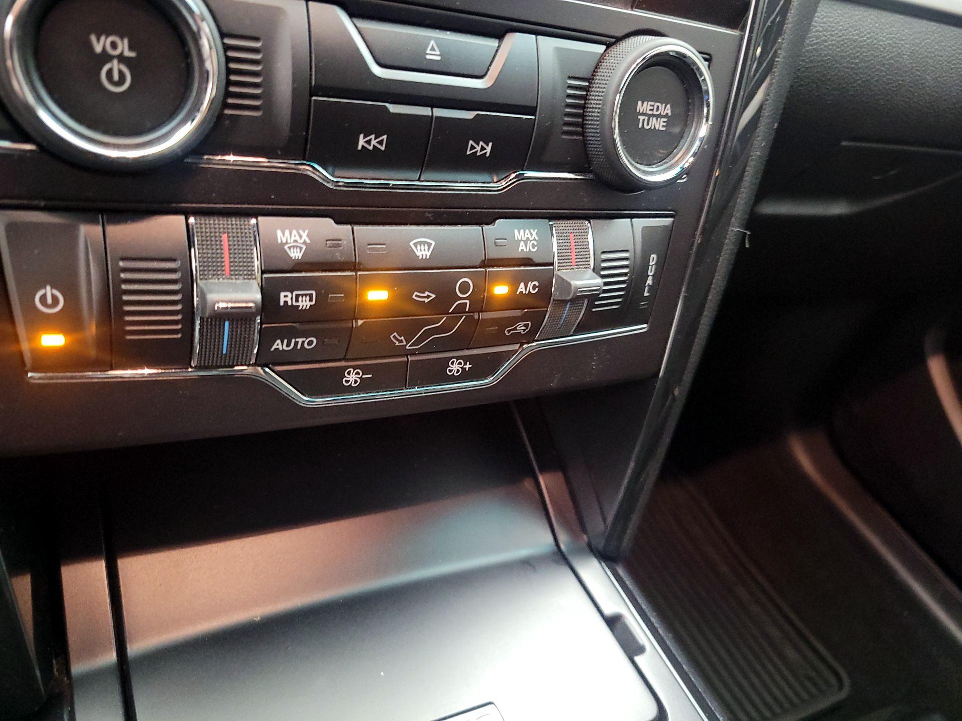 Thumbnail: 2016 Ford Explorer - 16