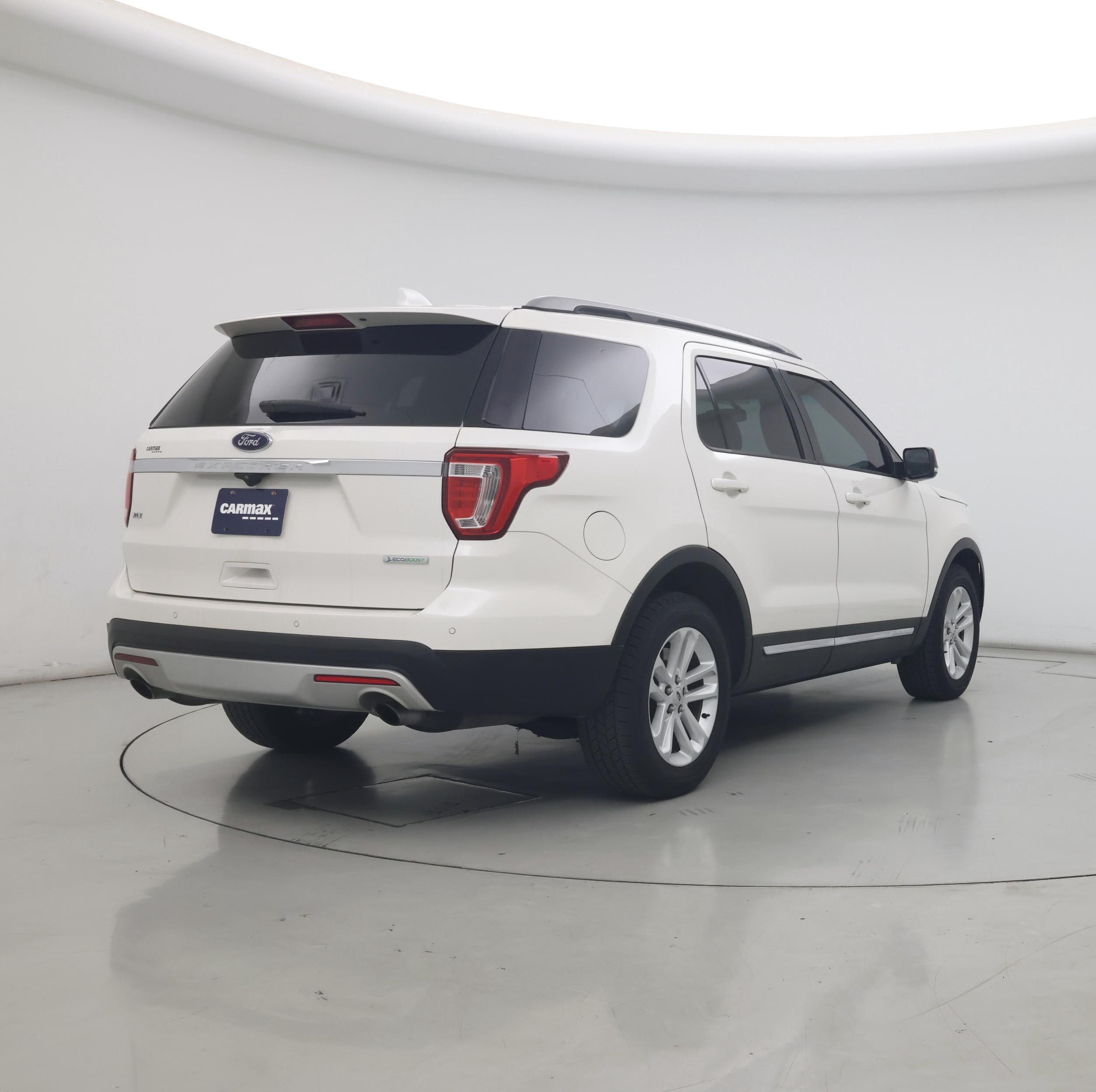 Thumbnail: 2016 Ford Explorer - 8